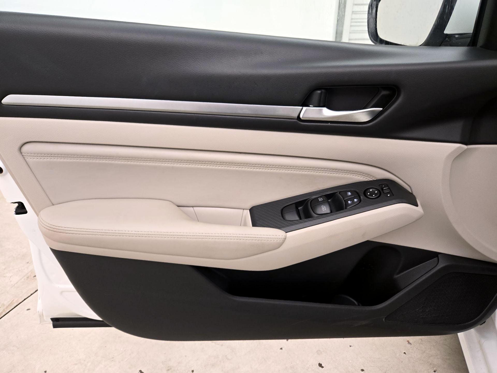 Thumbnail: 2019 Nissan Altima - 12