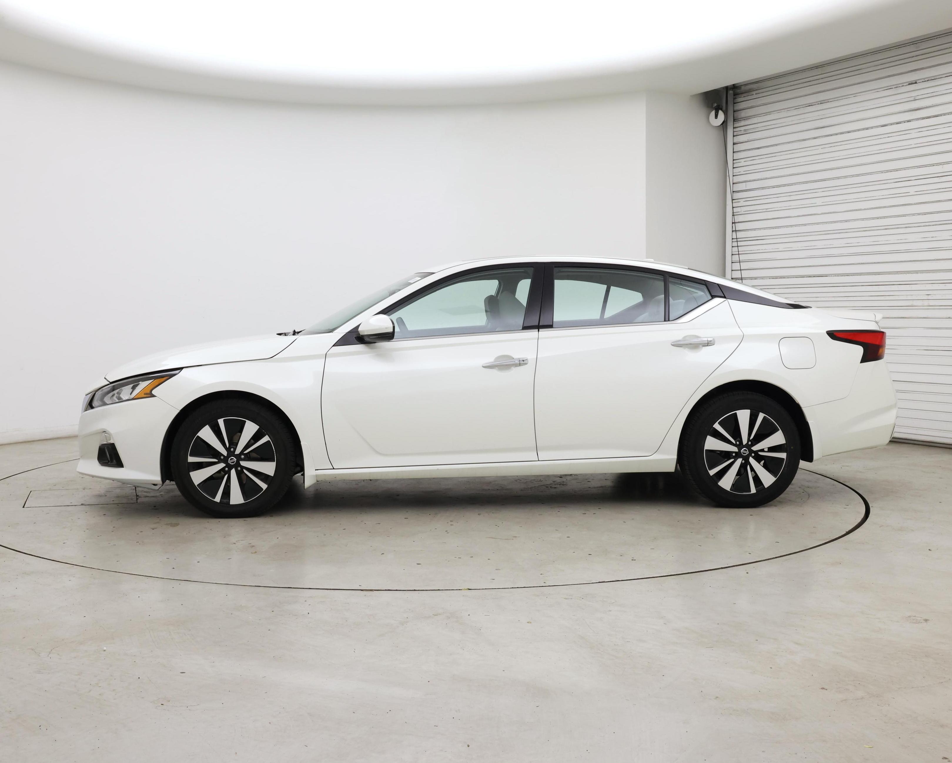 Thumbnail: 2019 Nissan Altima - 3