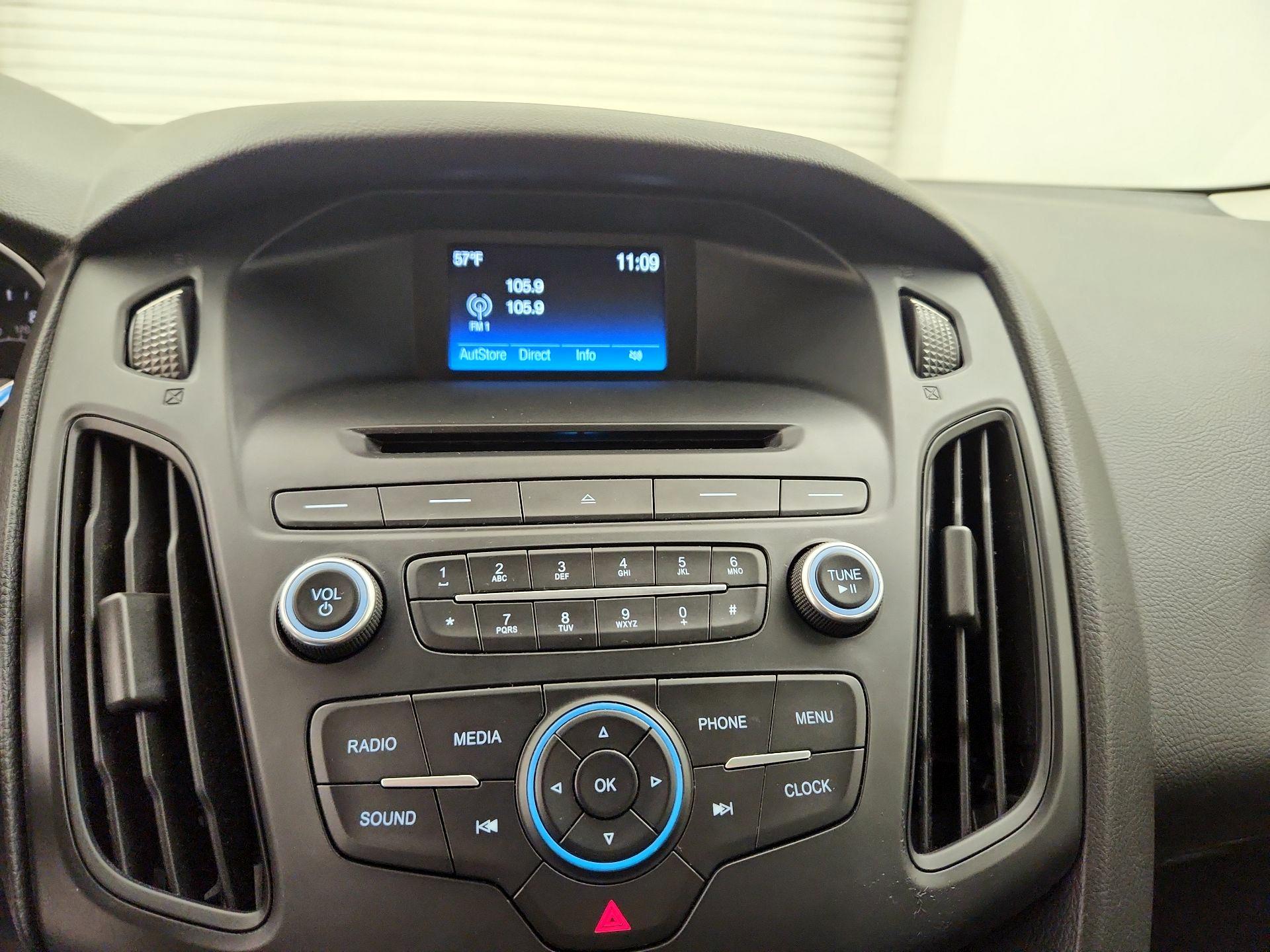 Thumbnail: 2015 Ford Focus - 15