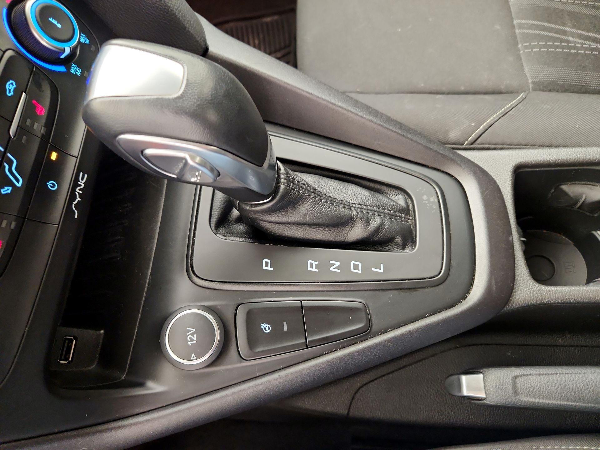 Thumbnail: 2015 Ford Focus - 17