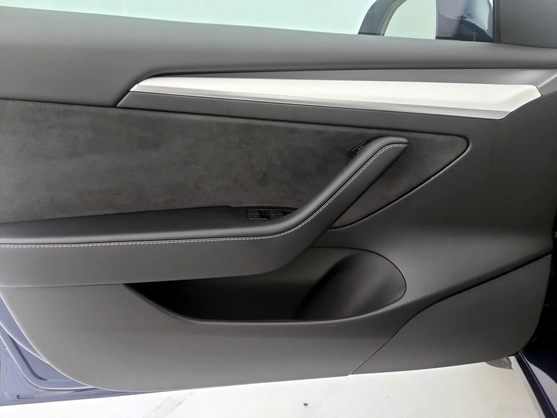 Thumbnail: 2022 Tesla Model 3 - 12