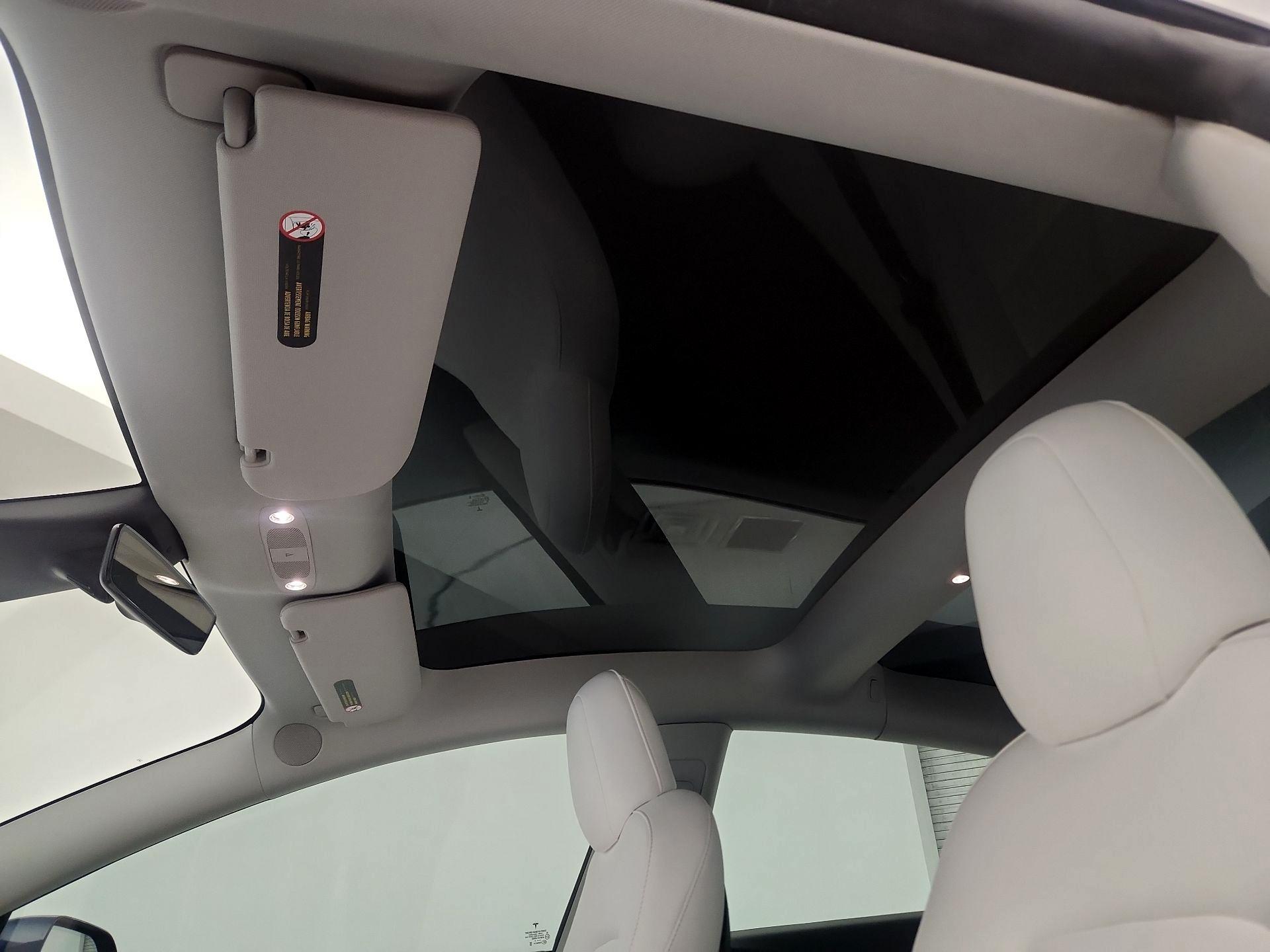 Thumbnail: 2022 Tesla Model 3 - 17