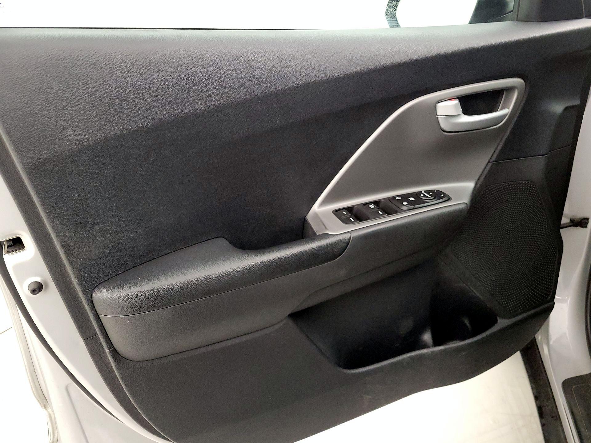 Thumbnail: 2019 Kia Niro - 12