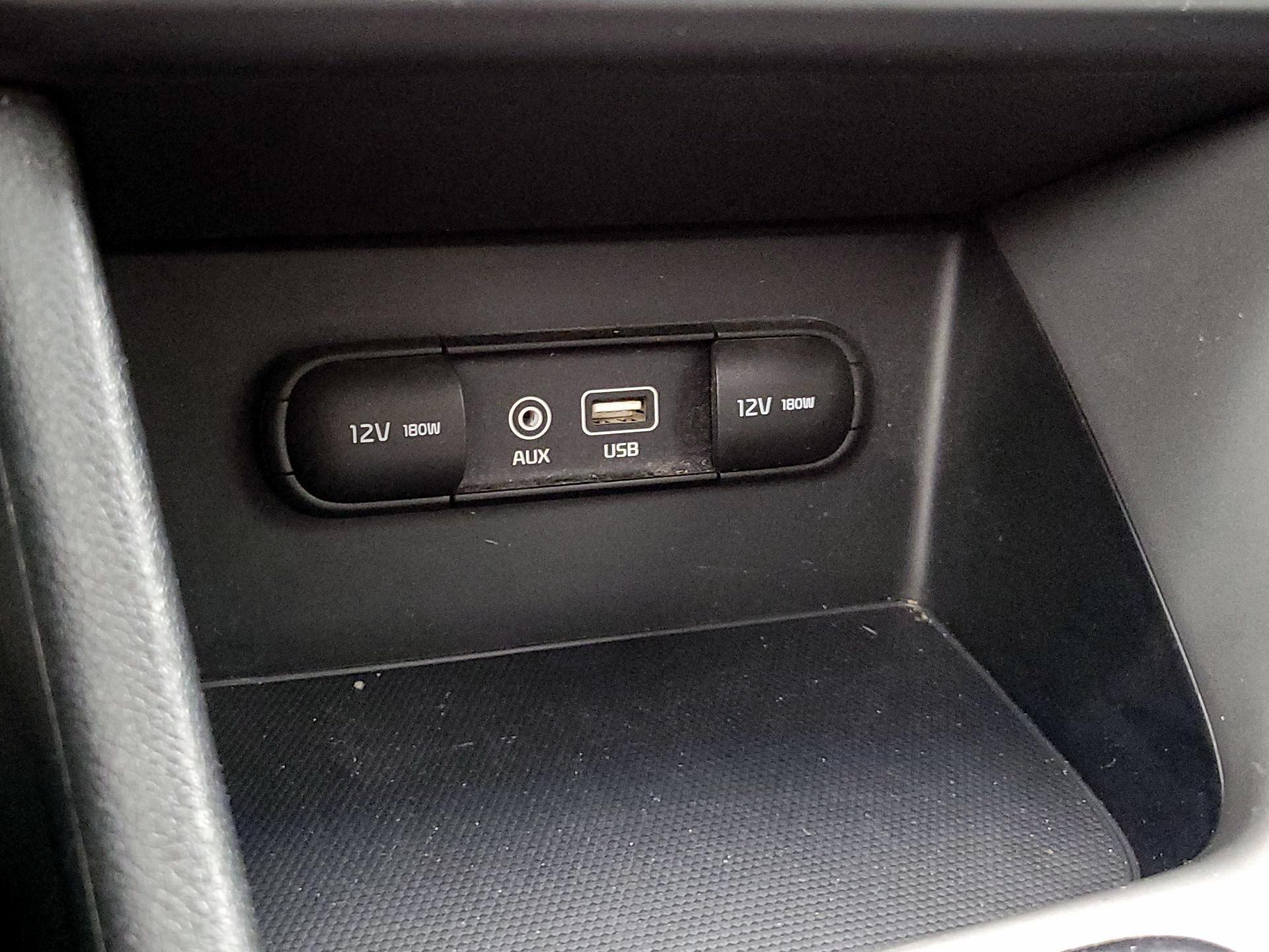 Thumbnail: 2019 Kia Niro - 18