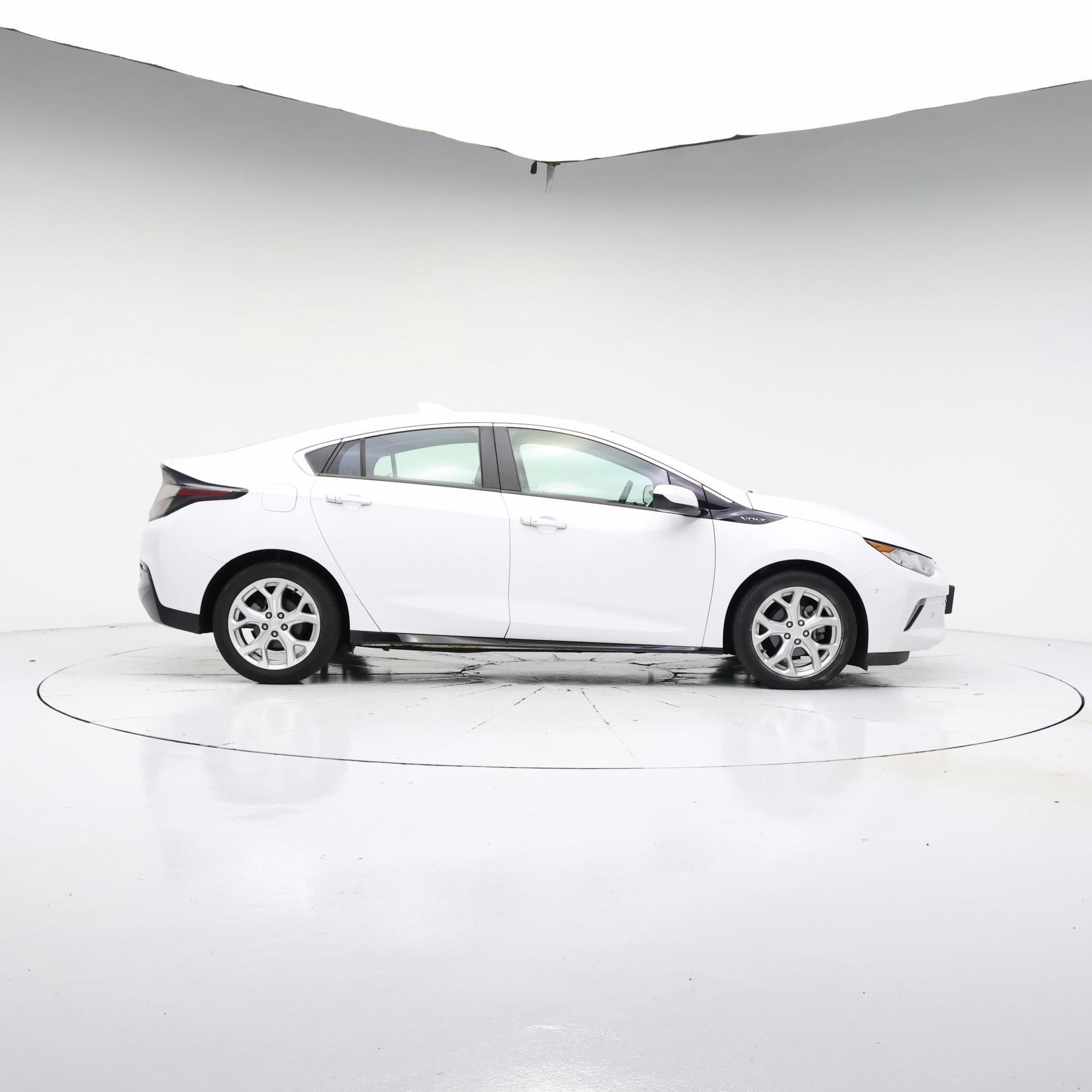 Thumbnail: 2017 Chevrolet Volt - 7