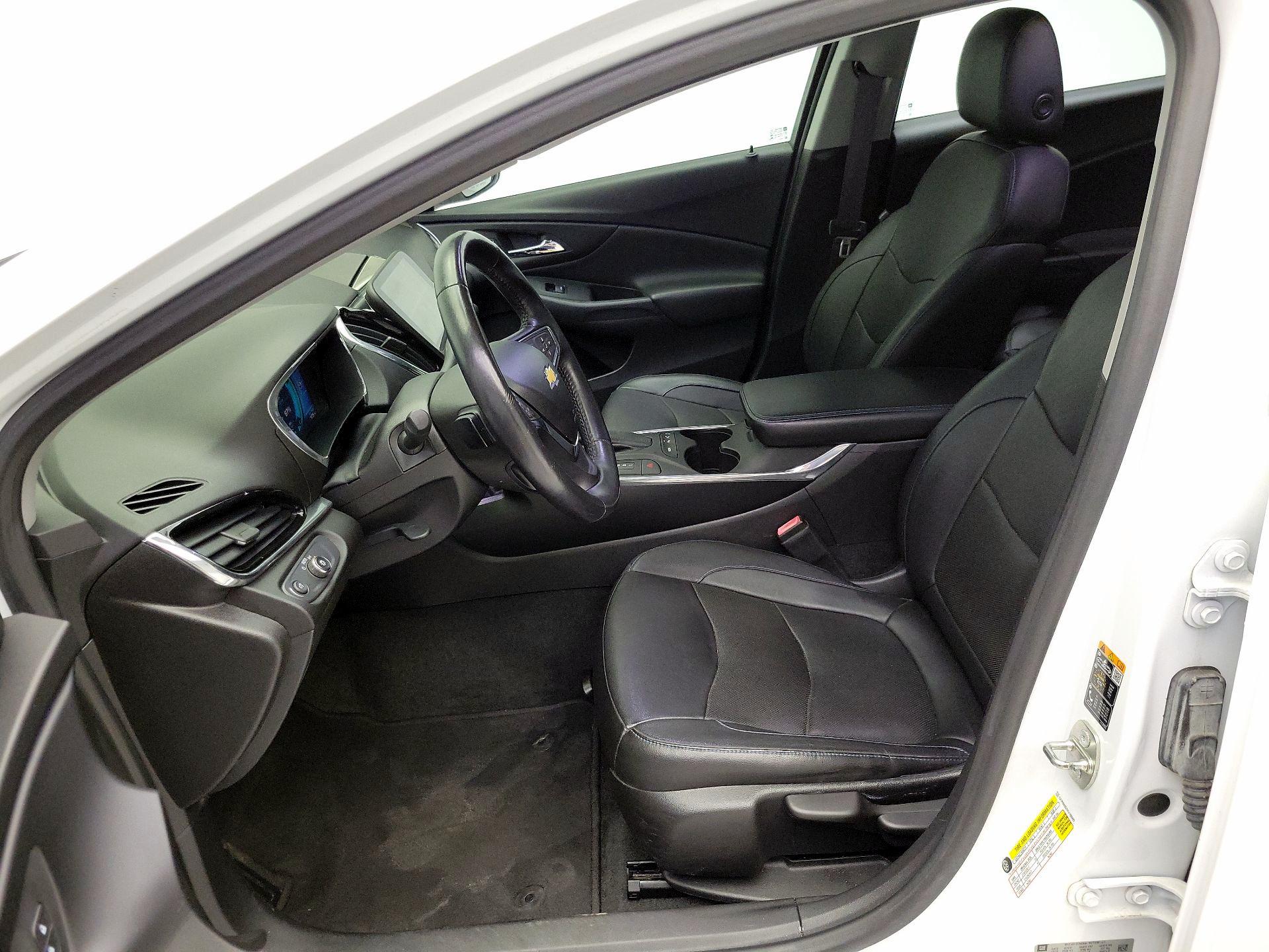 Thumbnail: 2017 Chevrolet Volt - 11