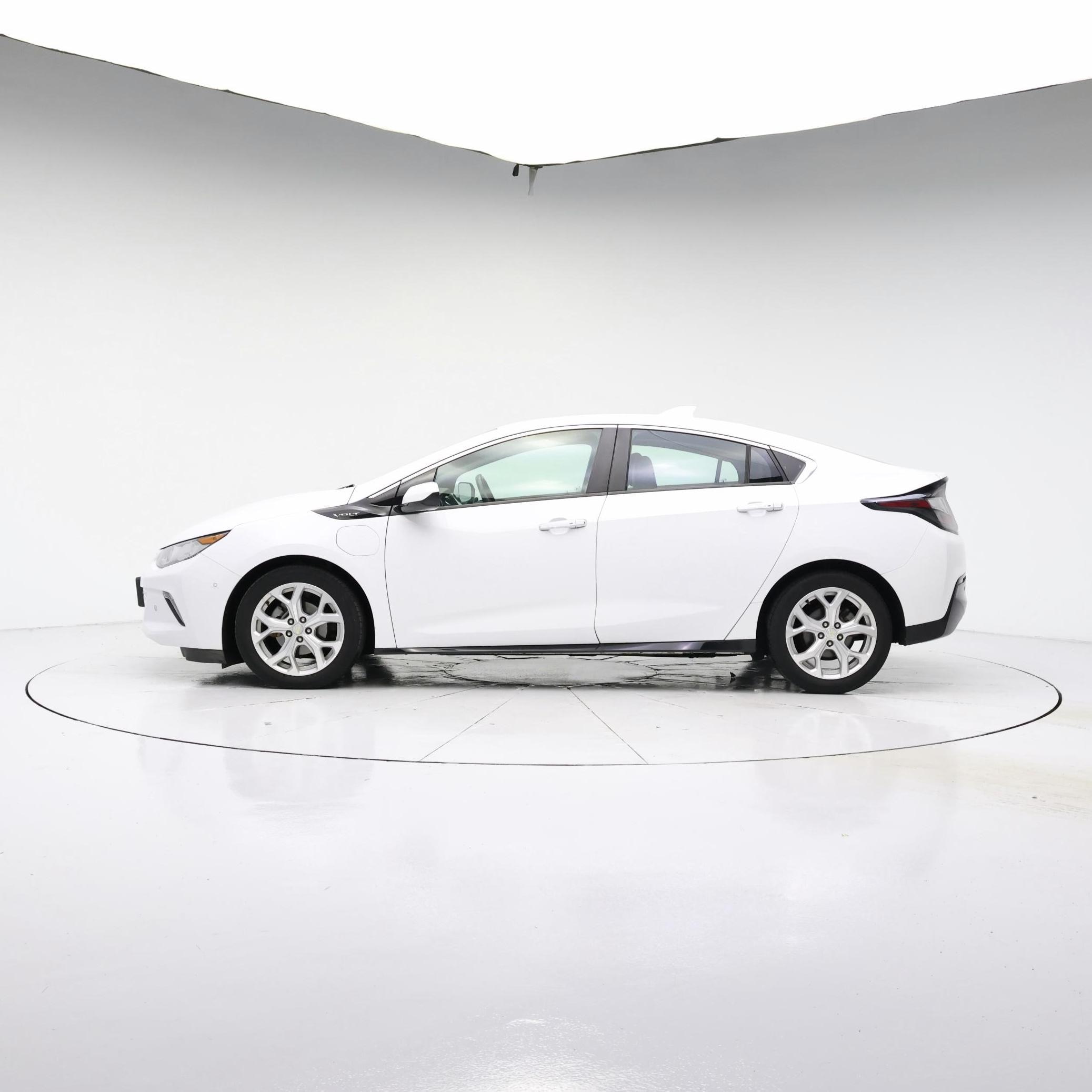 Thumbnail: 2017 Chevrolet Volt - 3