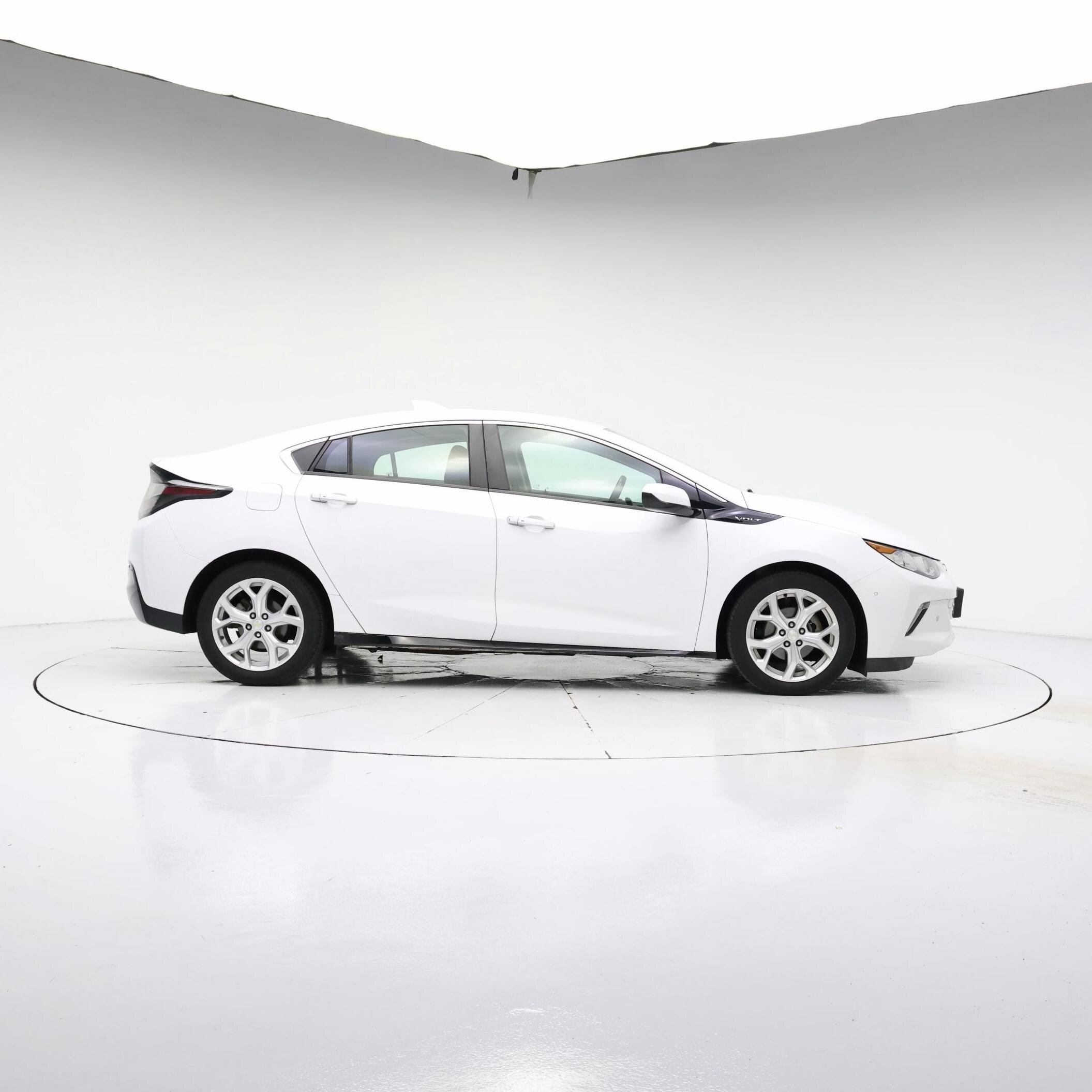 Thumbnail: 2017 Chevrolet Volt - 7