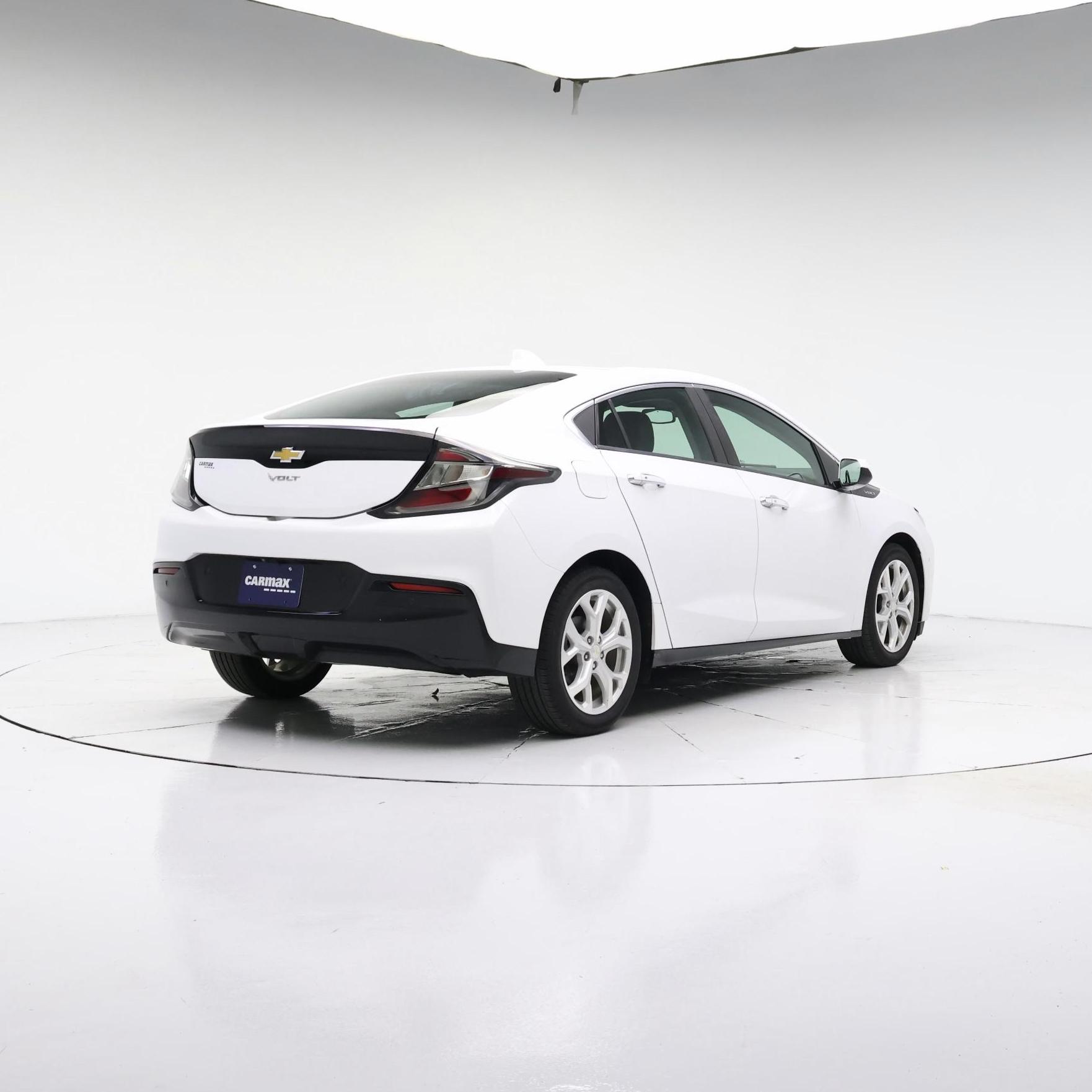 Thumbnail: 2017 Chevrolet Volt - 8