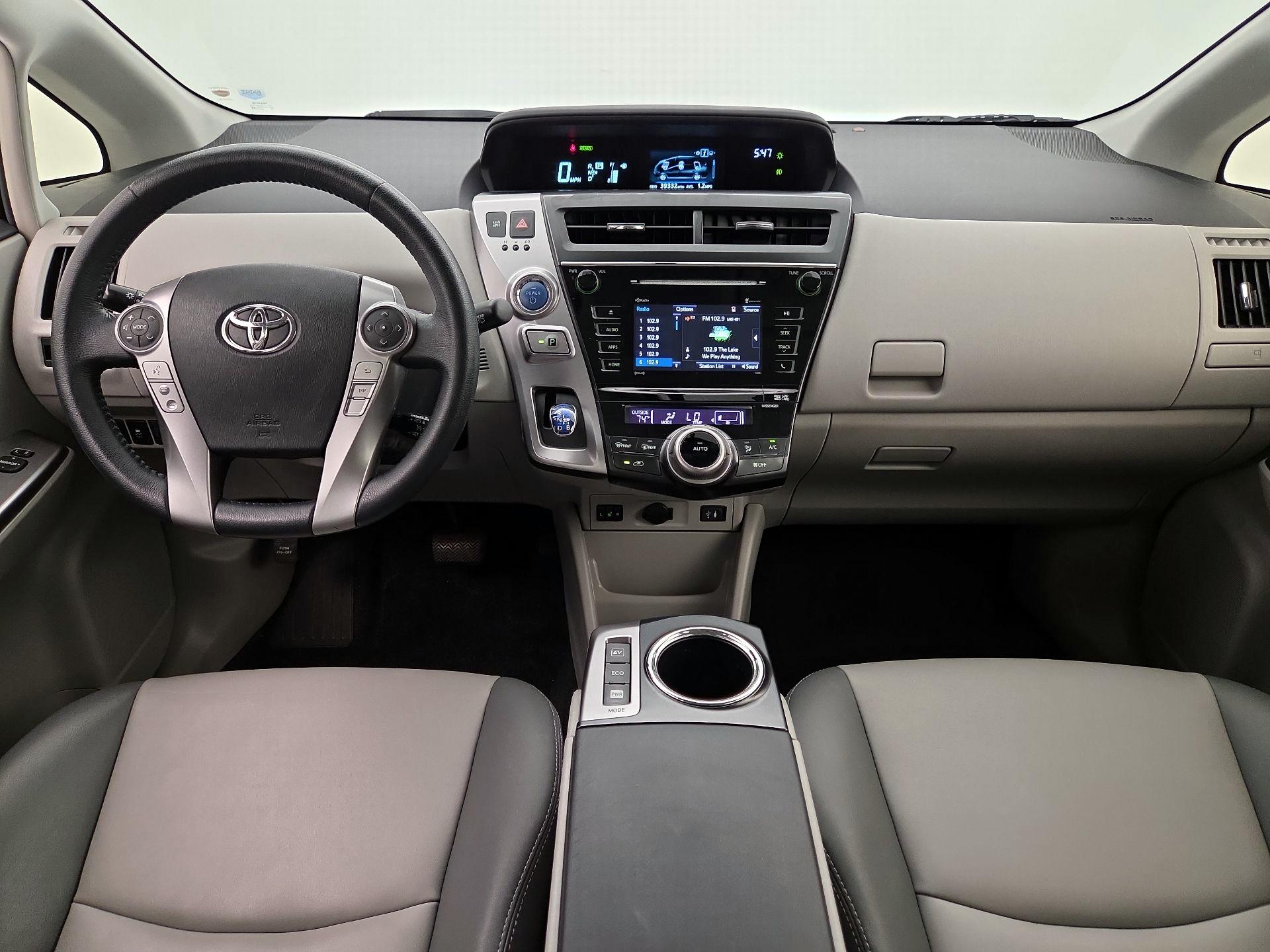 Thumbnail: 2016 Toyota Prius v - 9