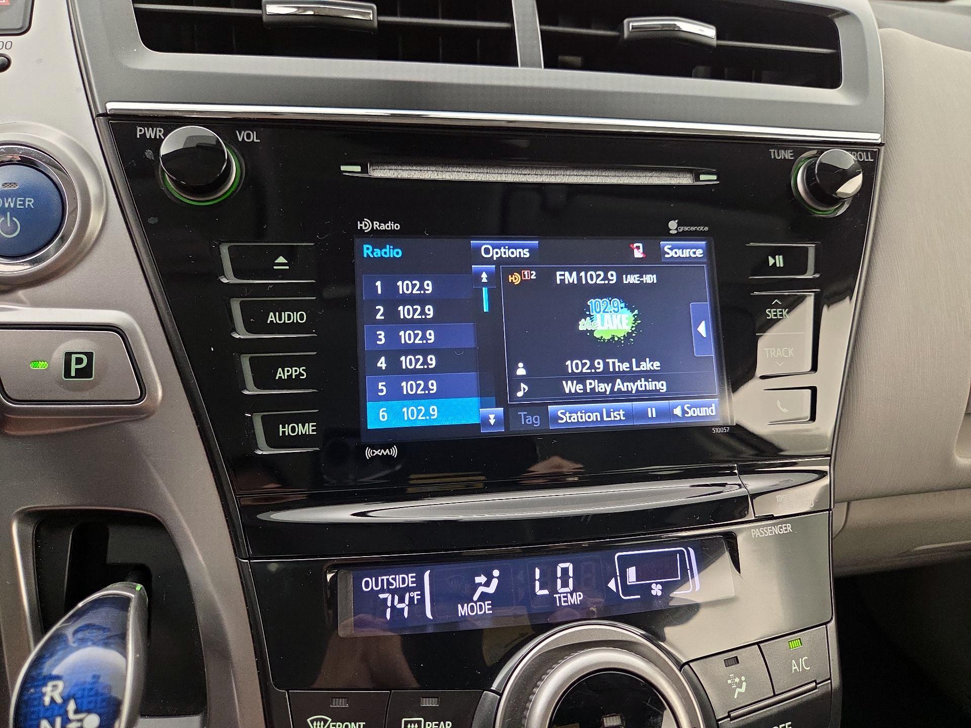 Thumbnail: 2016 Toyota Prius v - 15