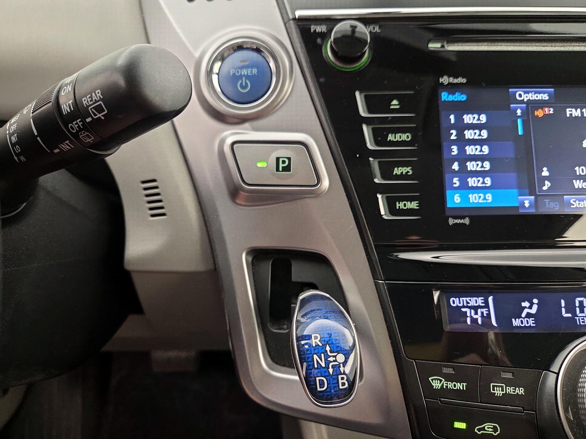 Thumbnail: 2016 Toyota Prius v - 17