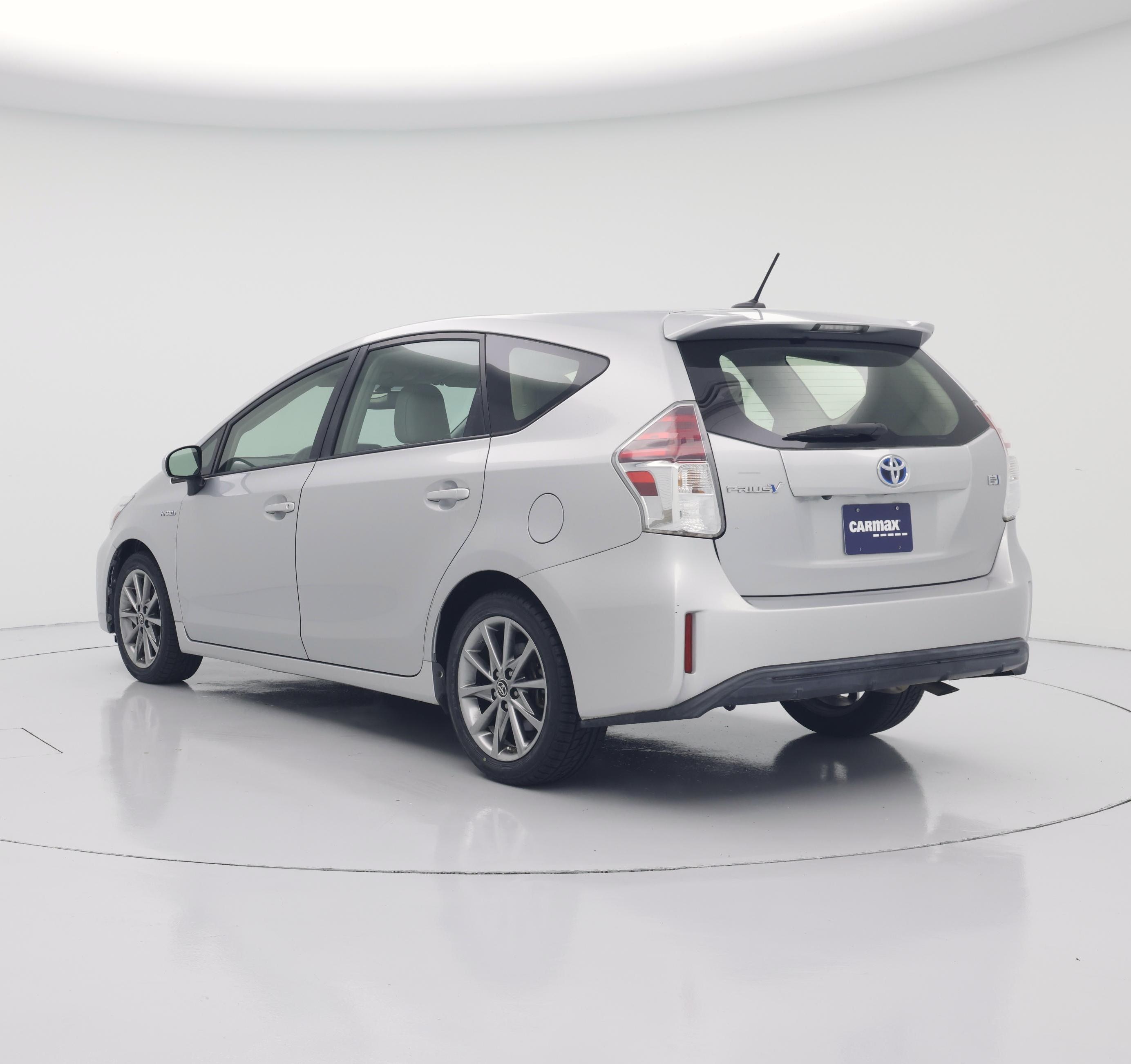 Thumbnail: 2016 Toyota Prius v - 2