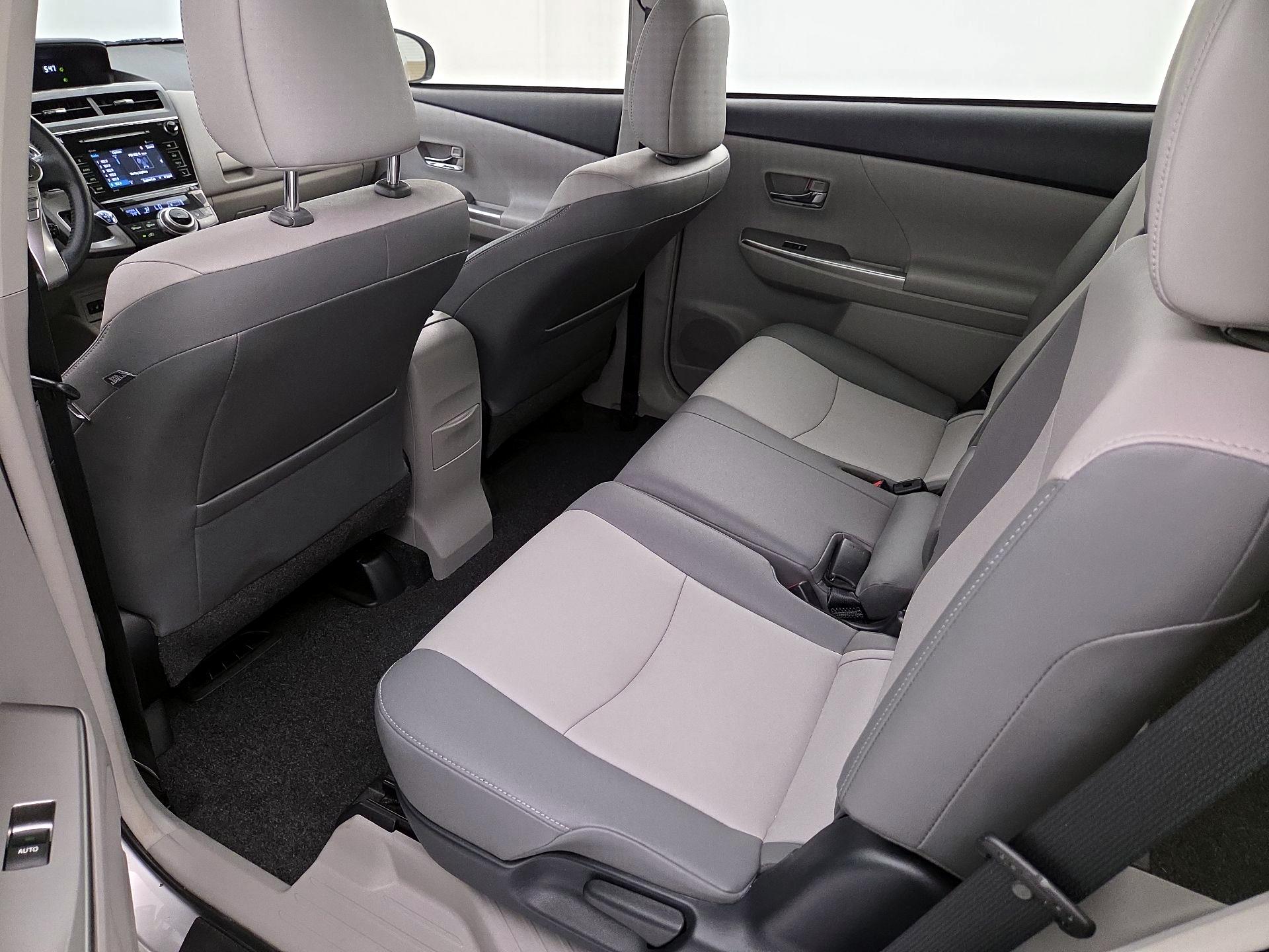 Thumbnail: 2016 Toyota Prius v - 19