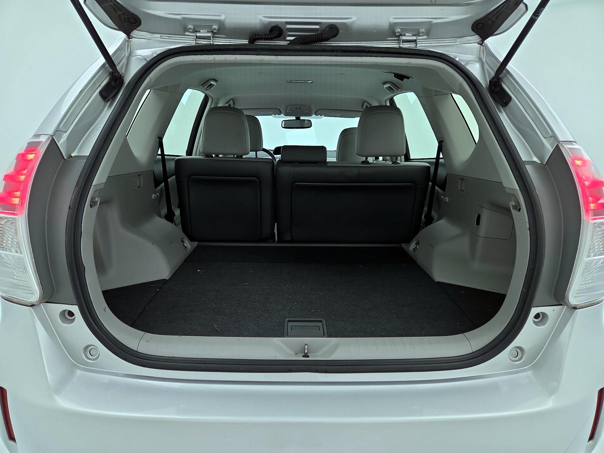 Thumbnail: 2016 Toyota Prius v - 20