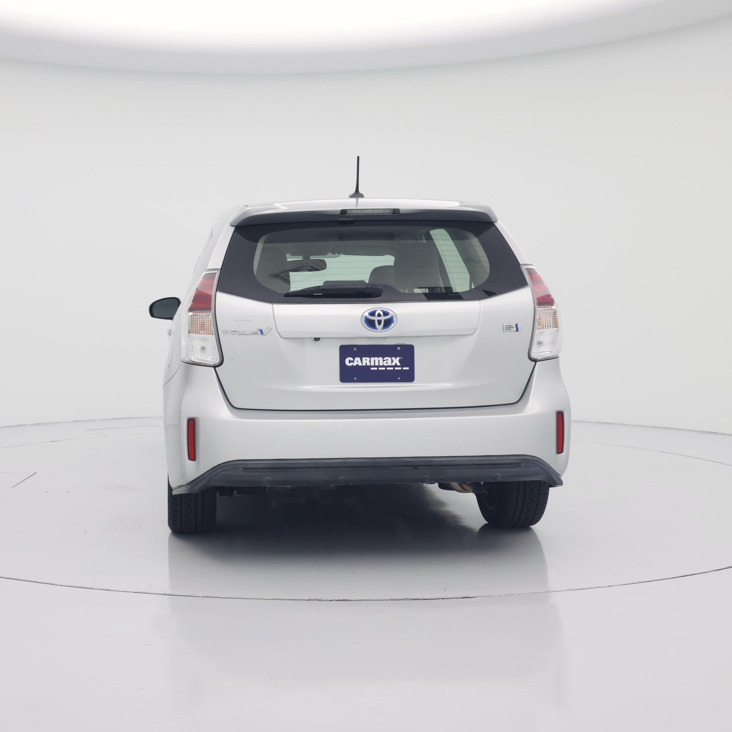 Thumbnail: 2016 Toyota Prius v - 6