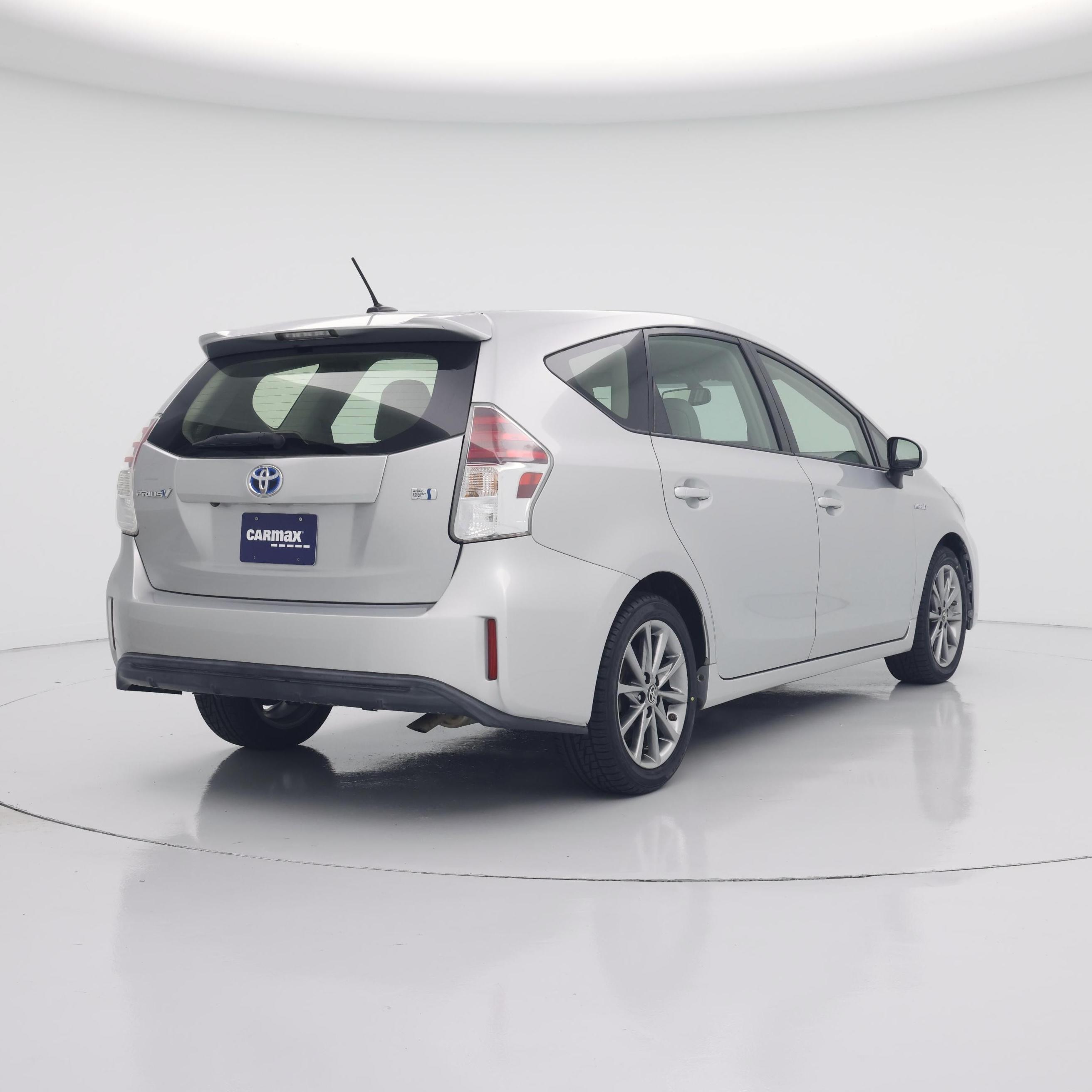 Thumbnail: 2016 Toyota Prius v - 8