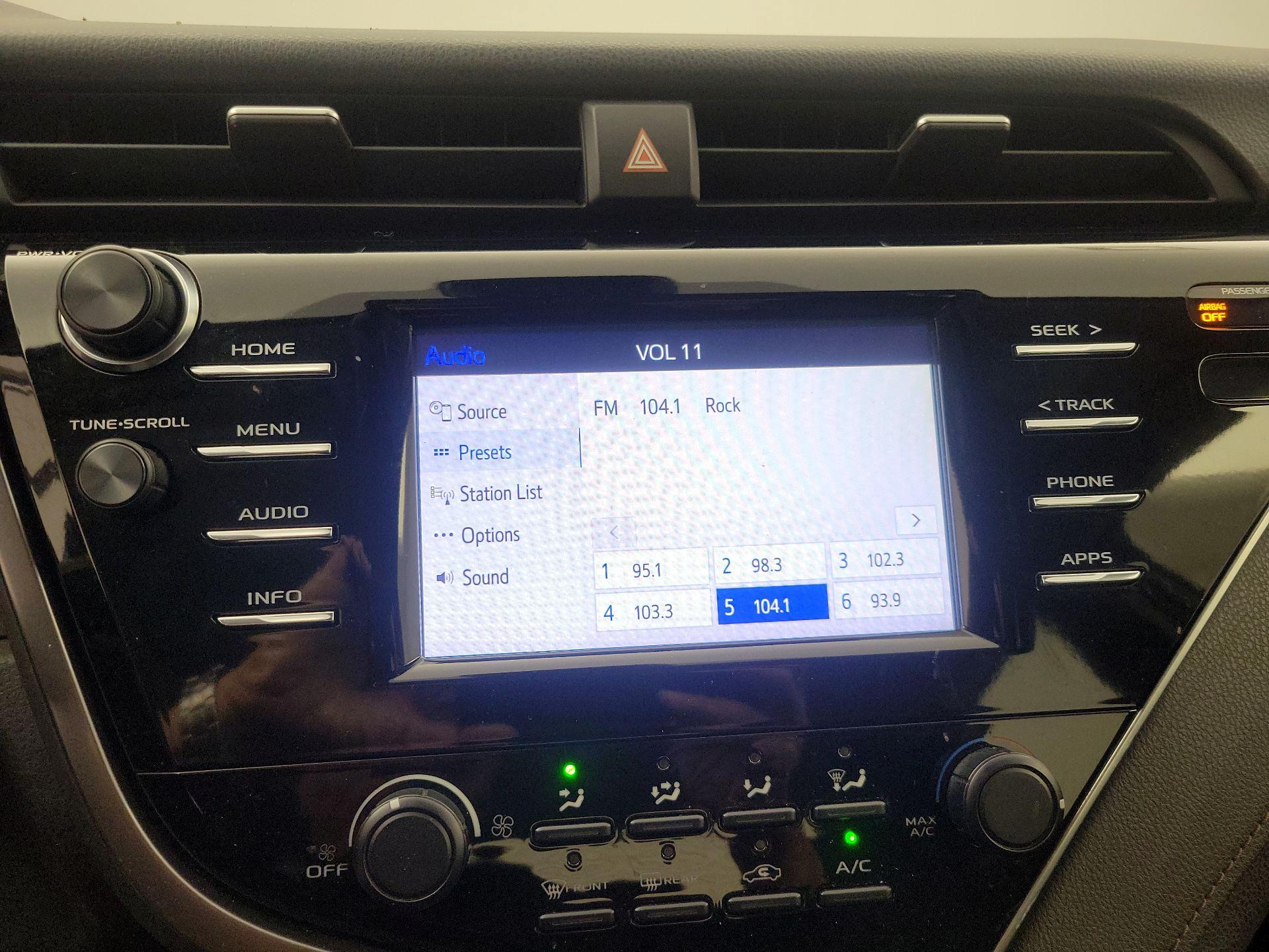 Thumbnail: 2018 Toyota Camry - 15