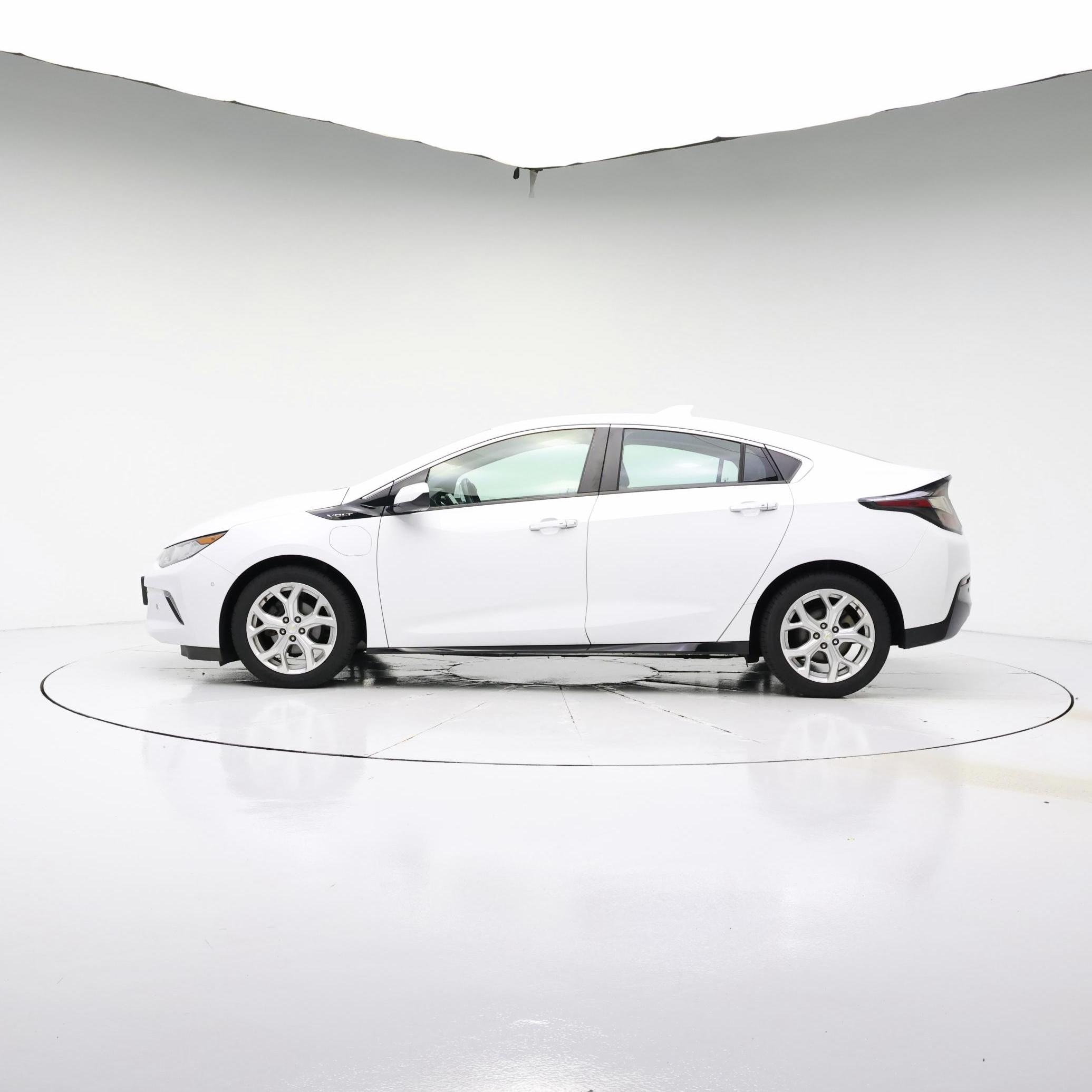 Thumbnail: 2017 Chevrolet Volt - 3
