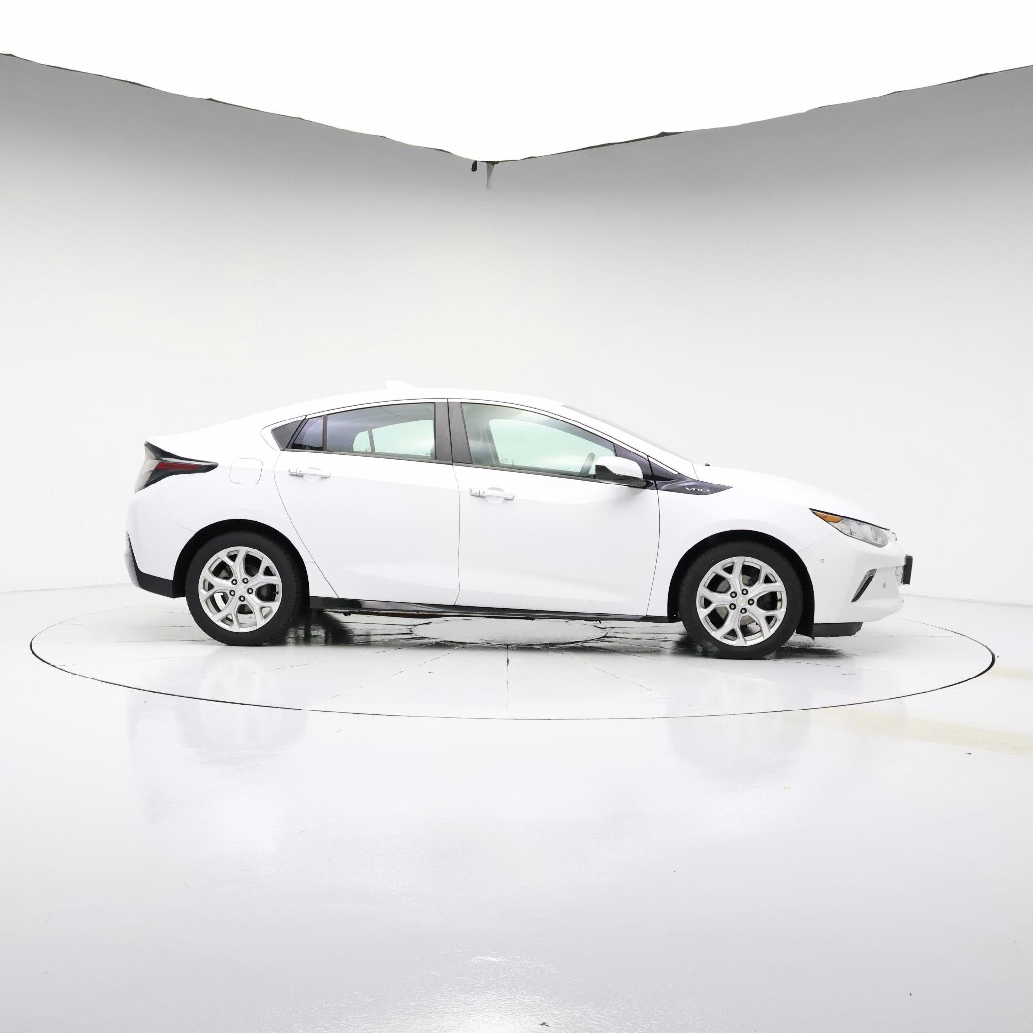 Thumbnail: 2017 Chevrolet Volt - 7