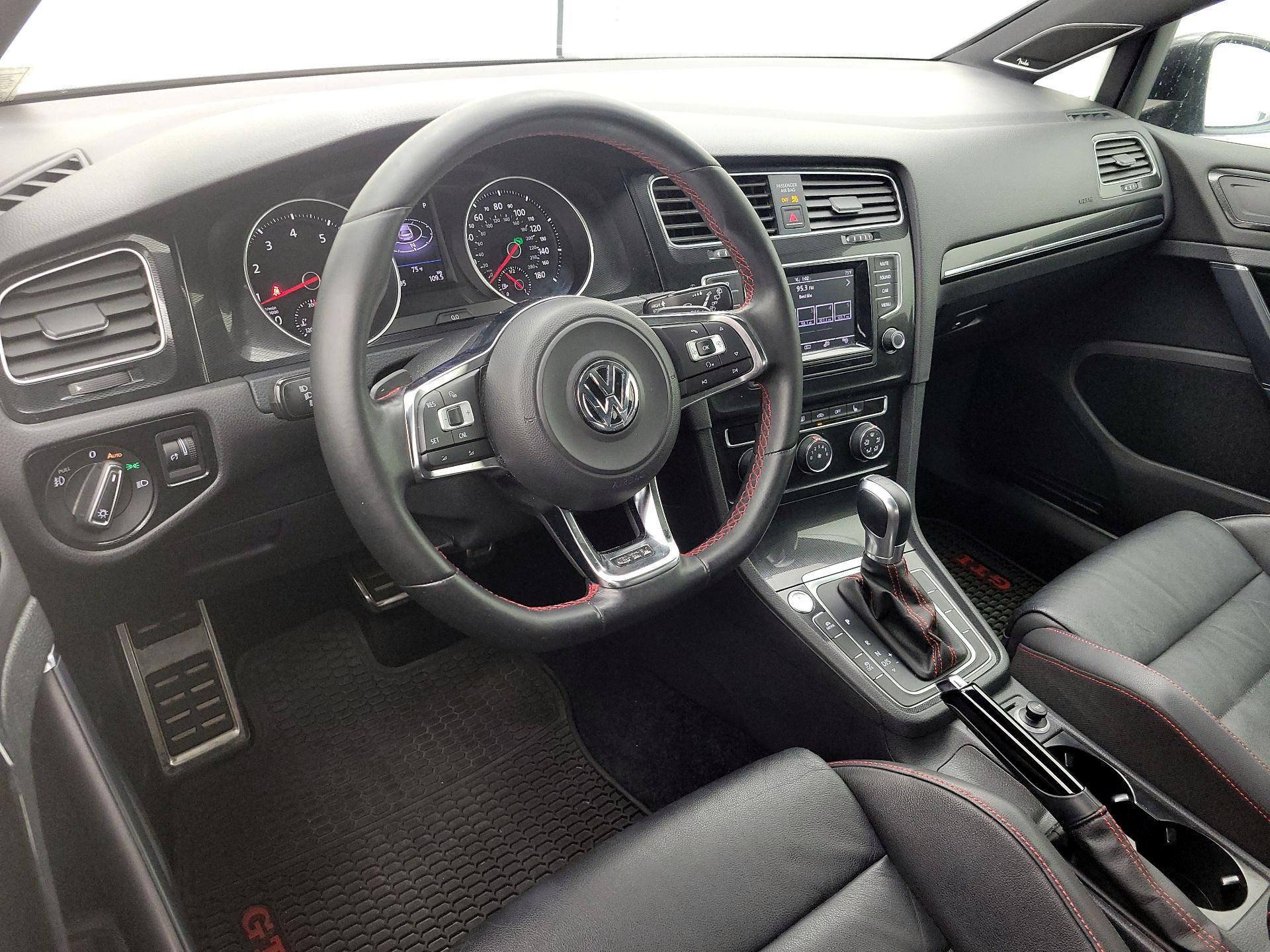 Thumbnail: 2015 Volkswagen Golf - 9