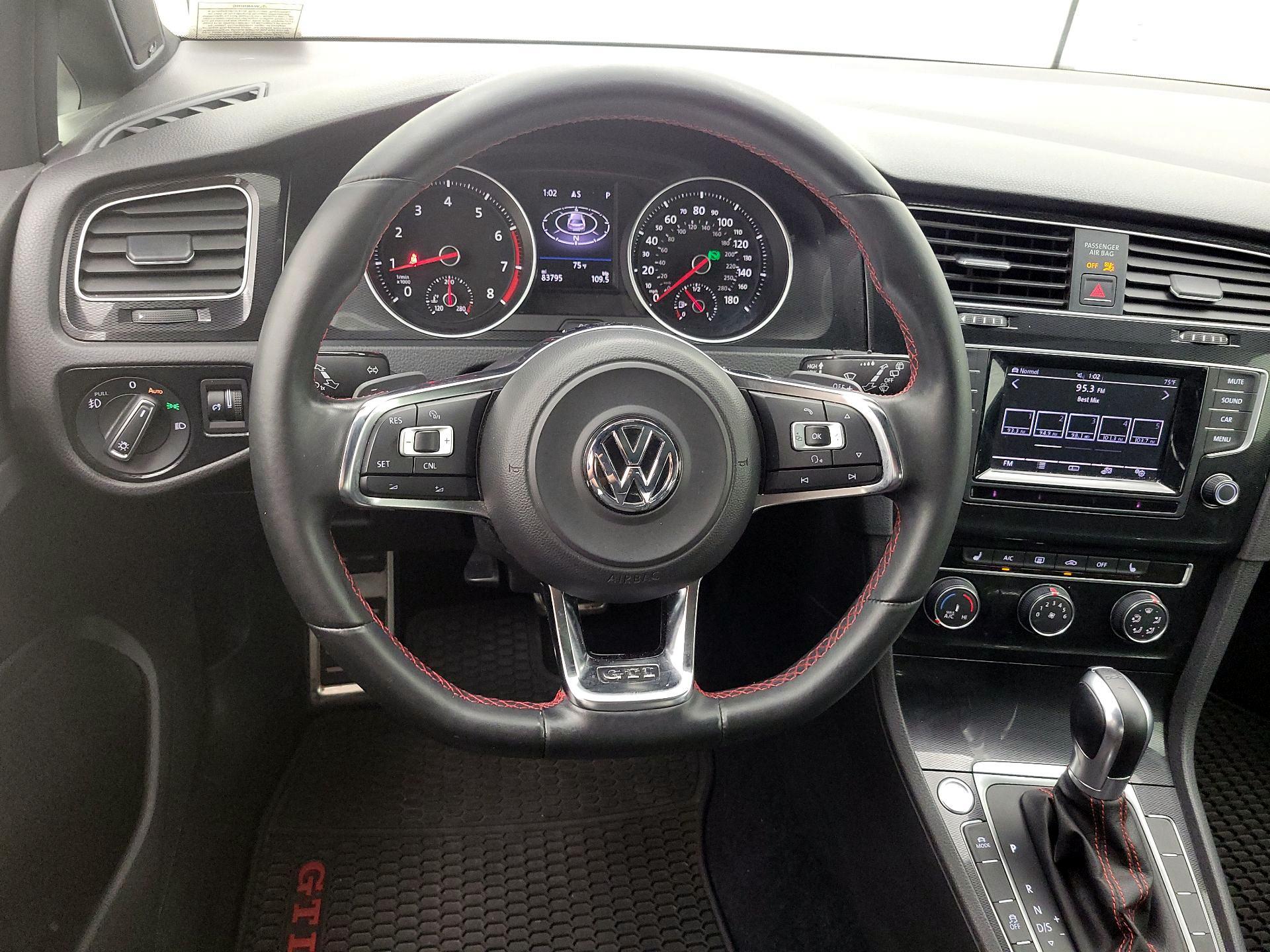 Thumbnail: 2015 Volkswagen Golf - 10