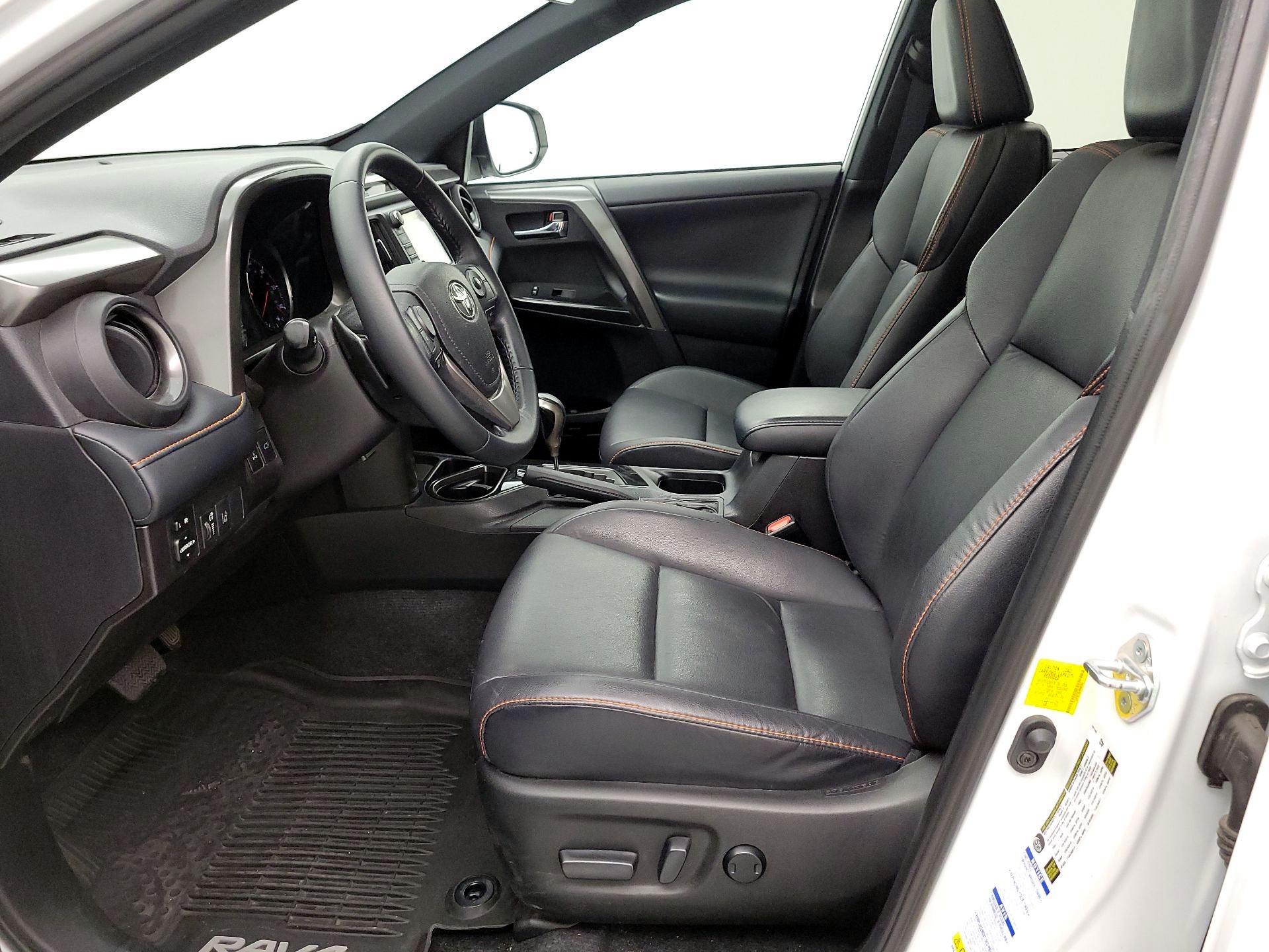 Thumbnail: 2018 Toyota RAV4 - 11