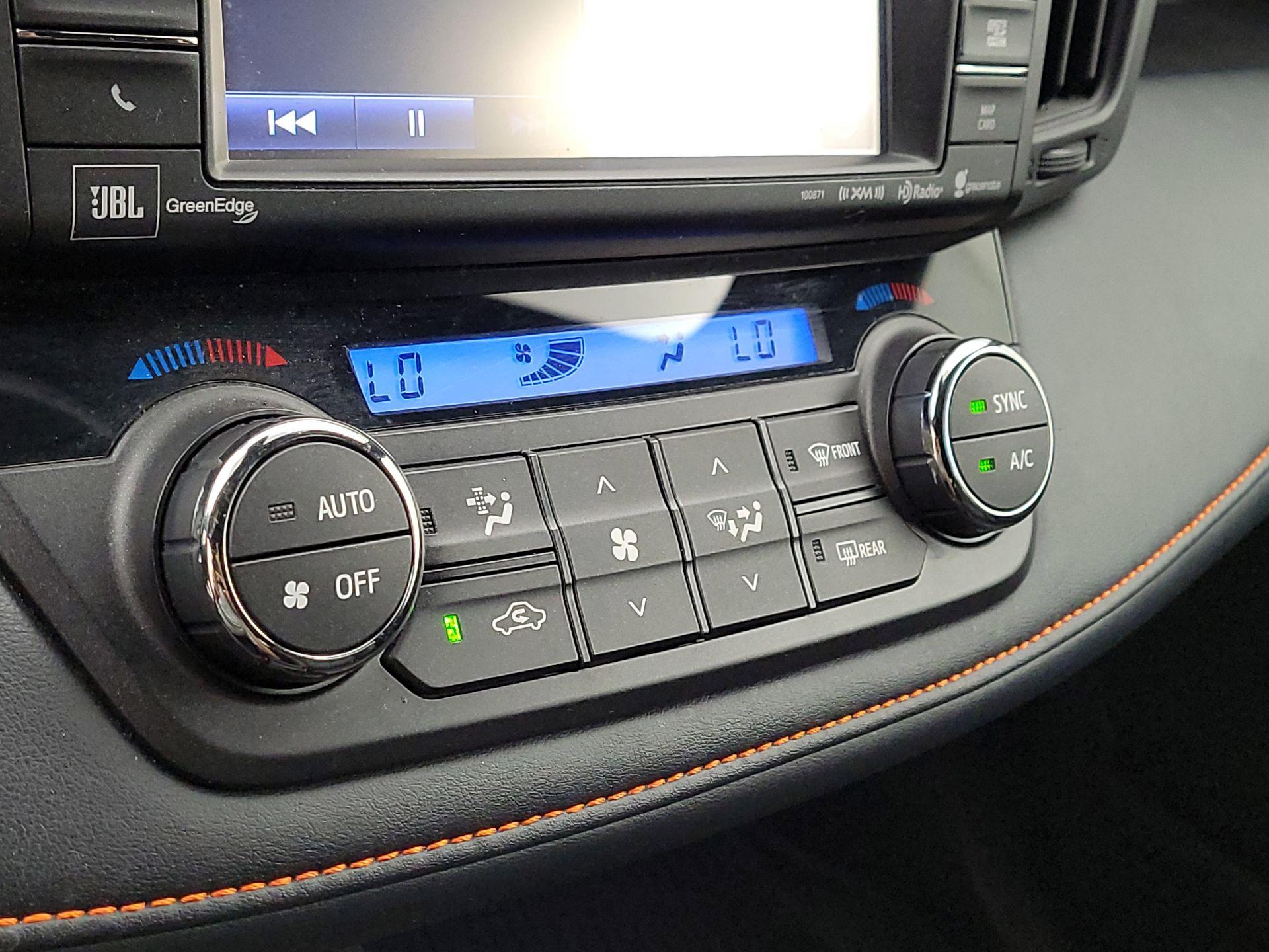 Thumbnail: 2018 Toyota RAV4 - 17