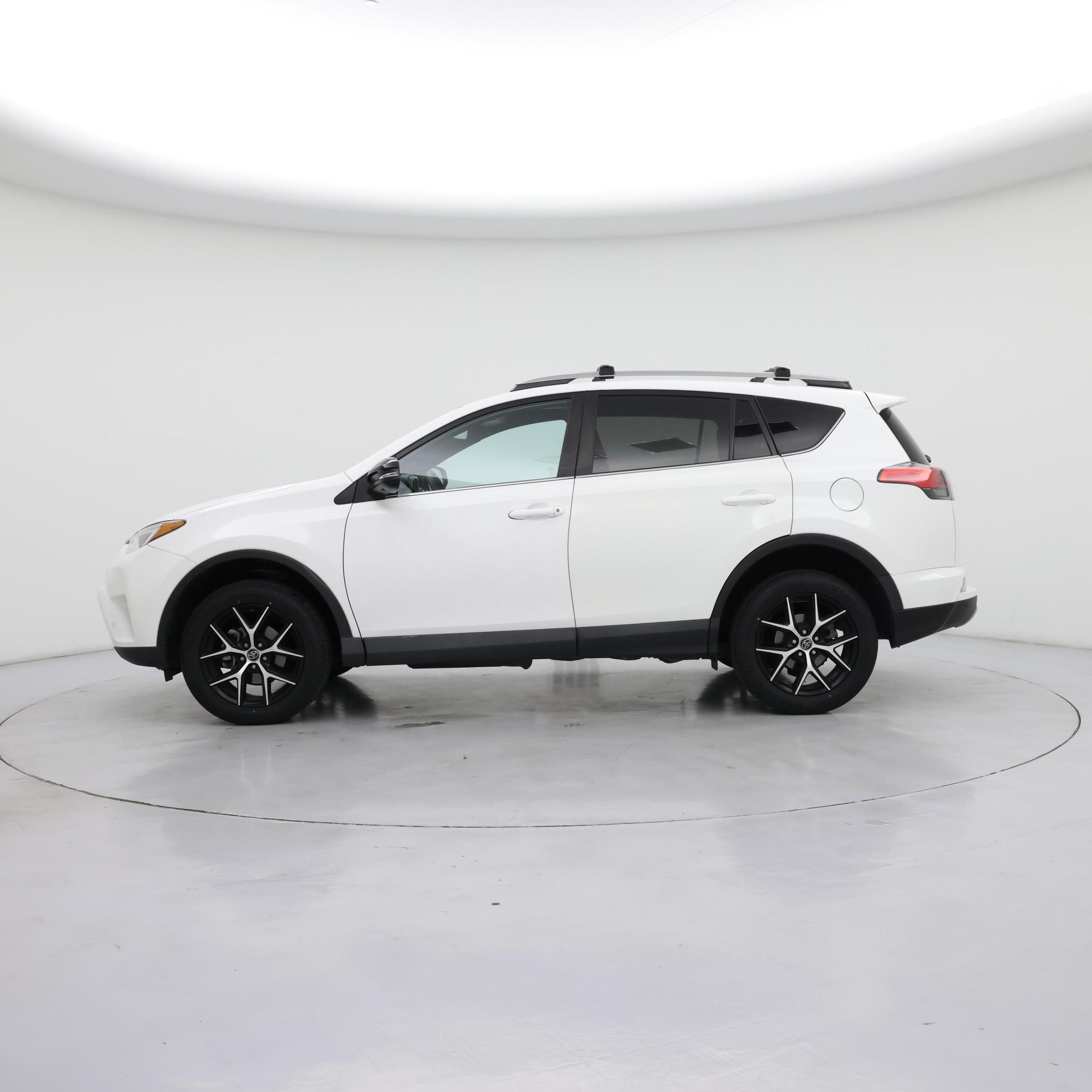 Thumbnail: 2018 Toyota RAV4 - 3