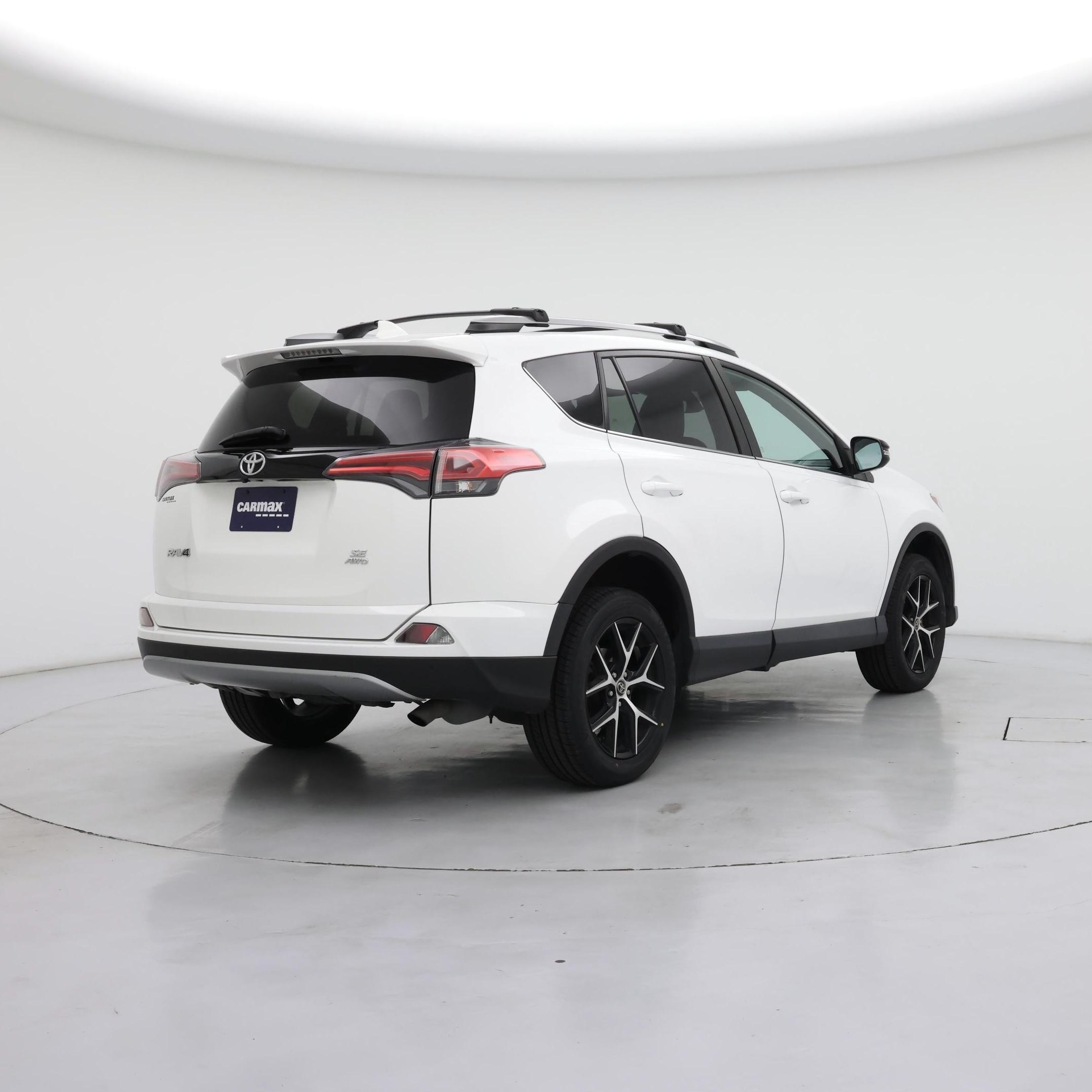Thumbnail: 2018 Toyota RAV4 - 8