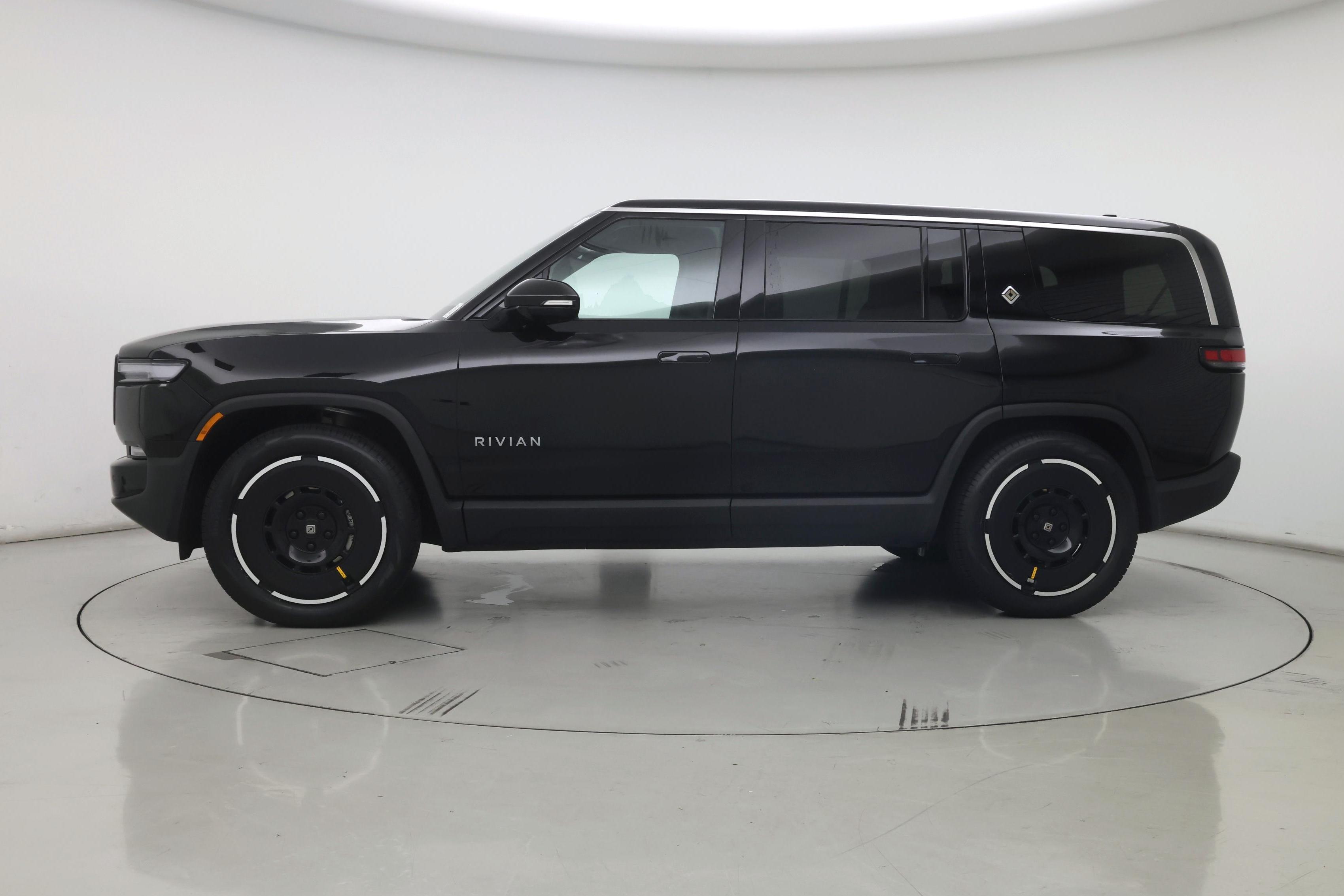 Thumbnail: 2025 Rivian R1S - 3