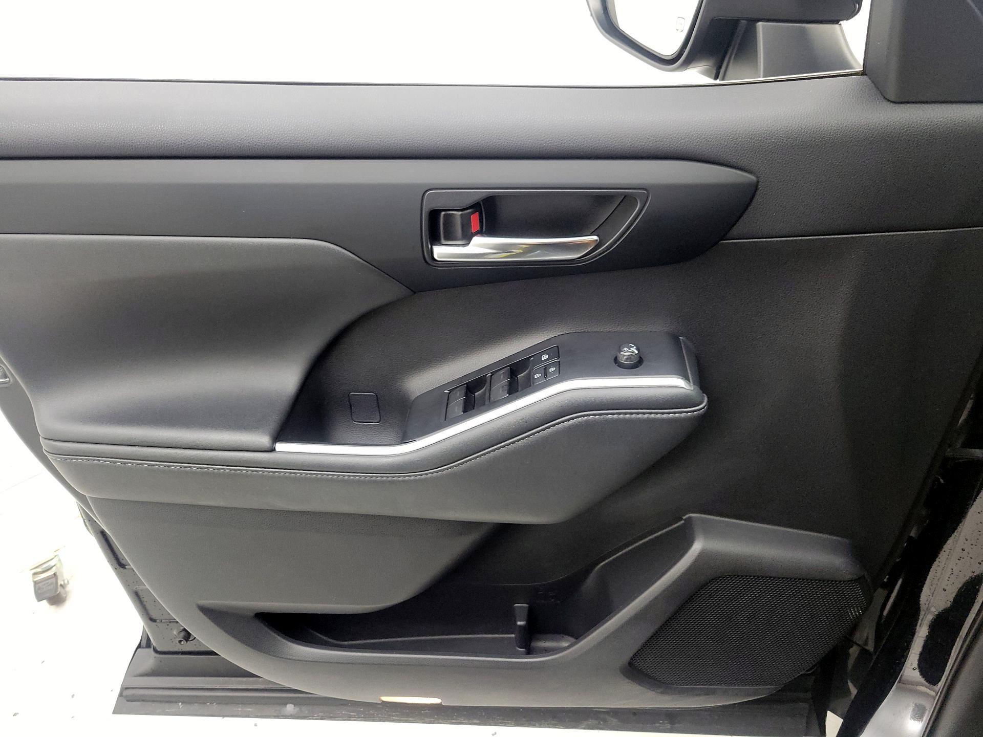 Thumbnail: 2021 Toyota Highlander - 12