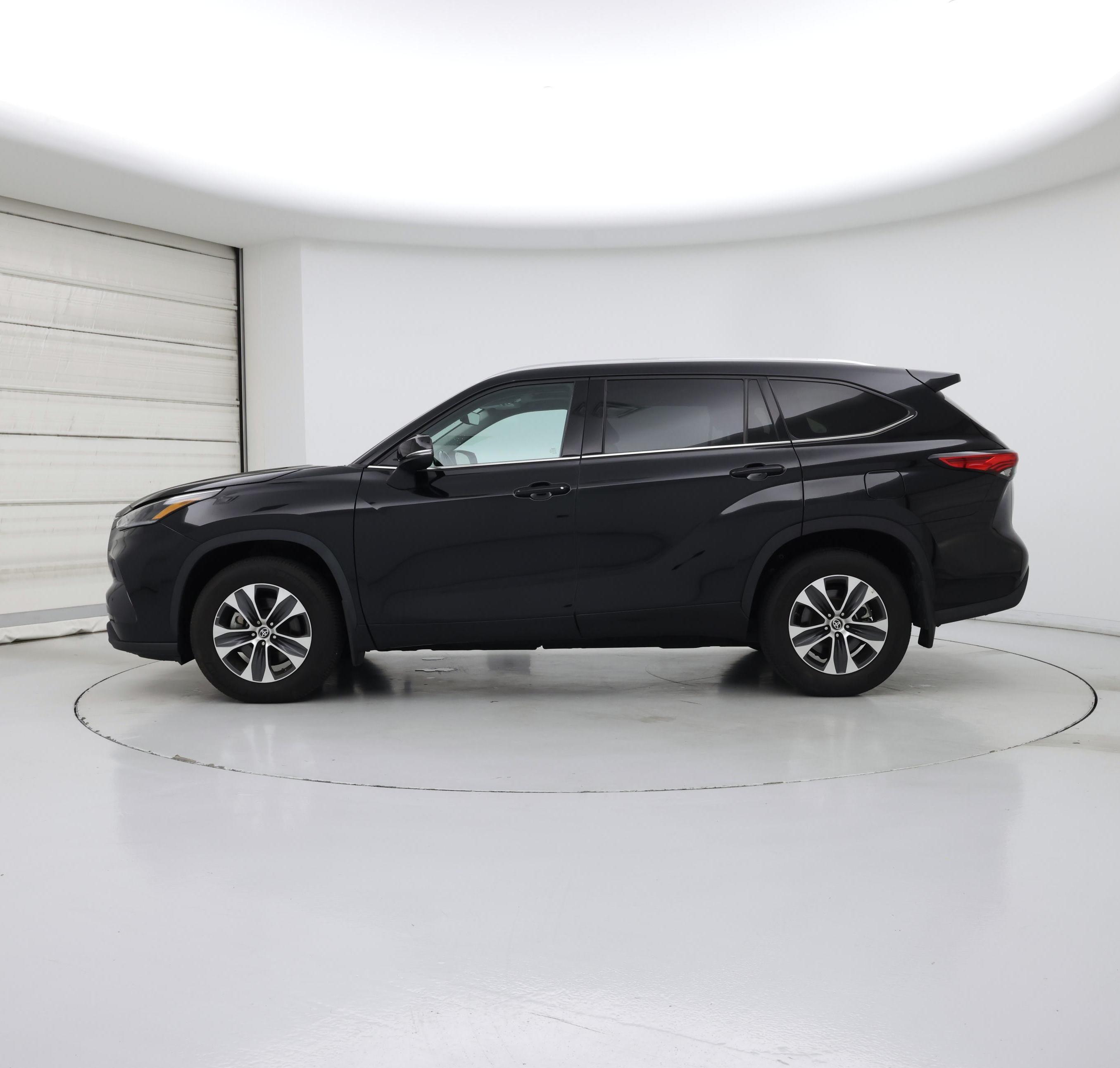 Thumbnail: 2021 Toyota Highlander - 3