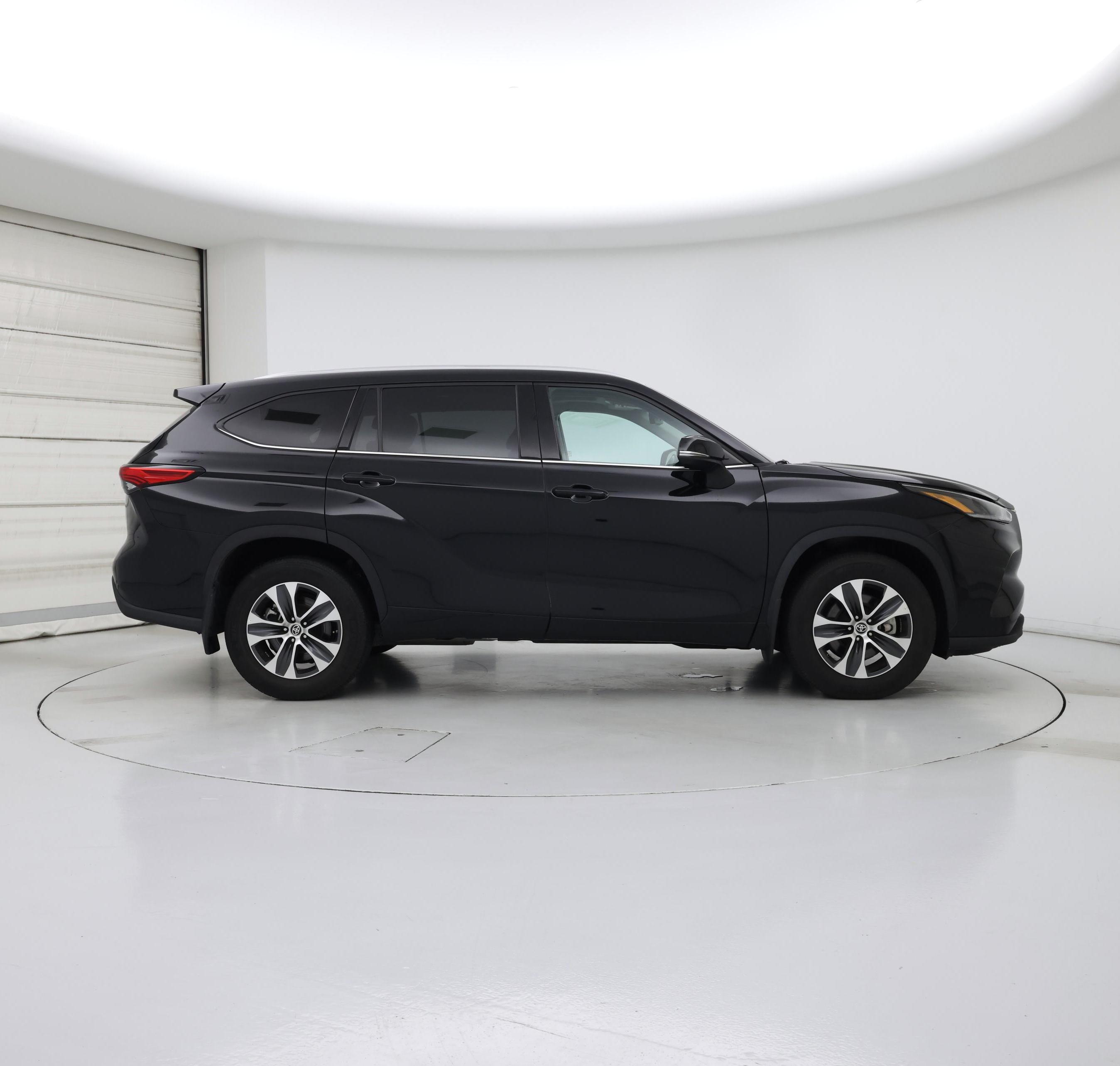 Thumbnail: 2021 Toyota Highlander - 7