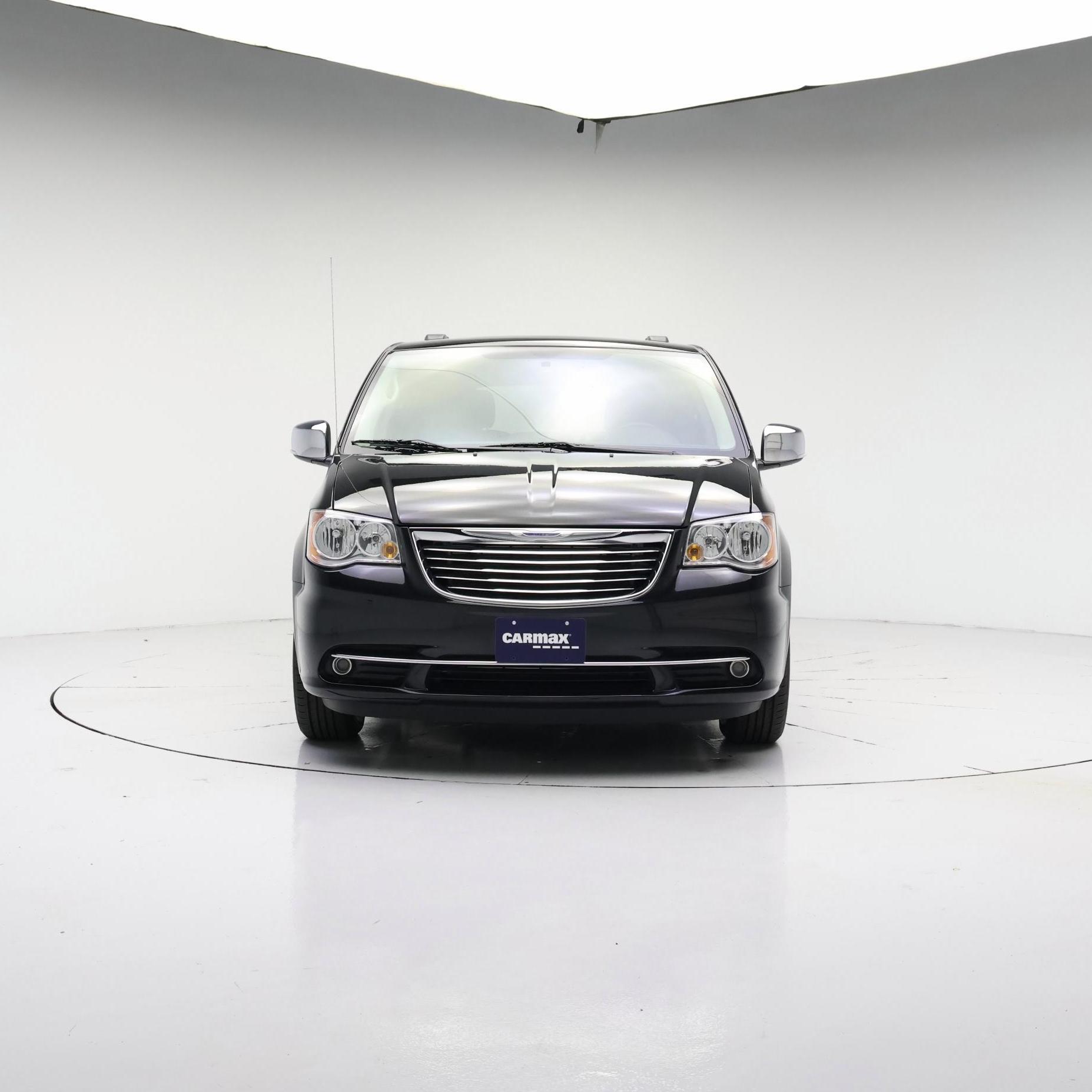 Thumbnail: 2015 Chrysler Town & Country - 5