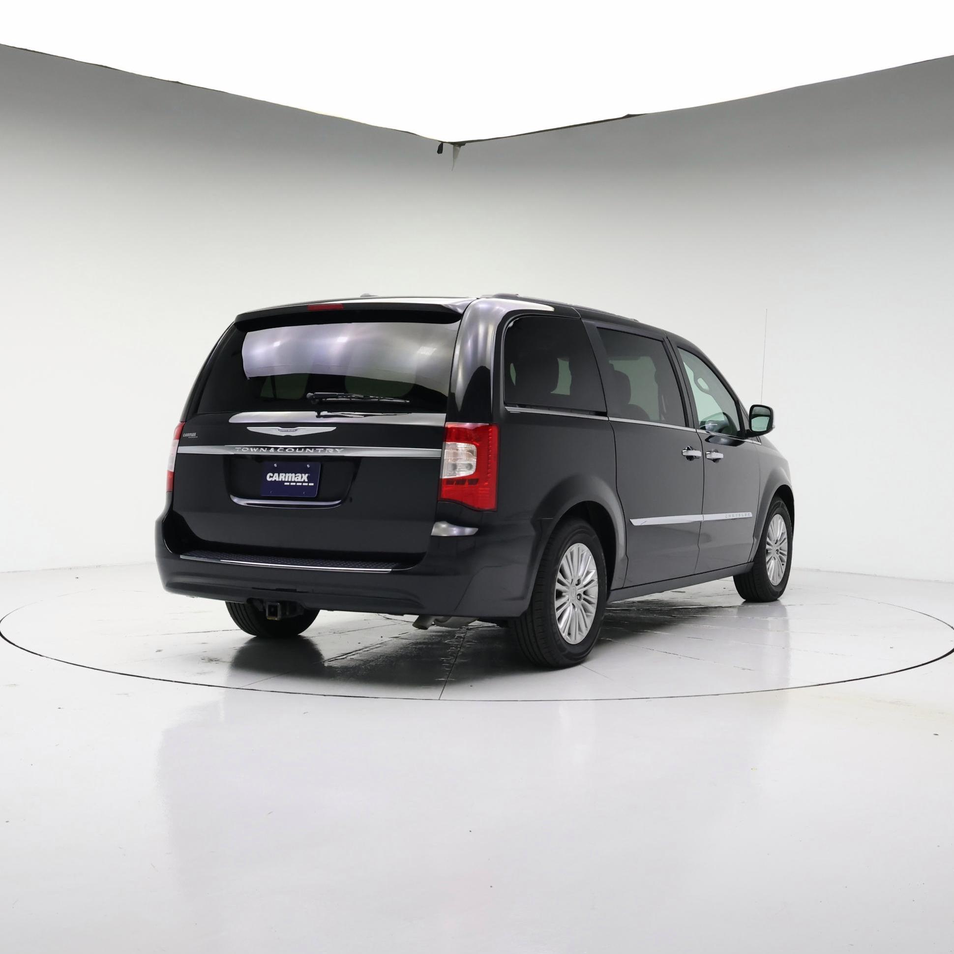 Thumbnail: 2015 Chrysler Town & Country - 8