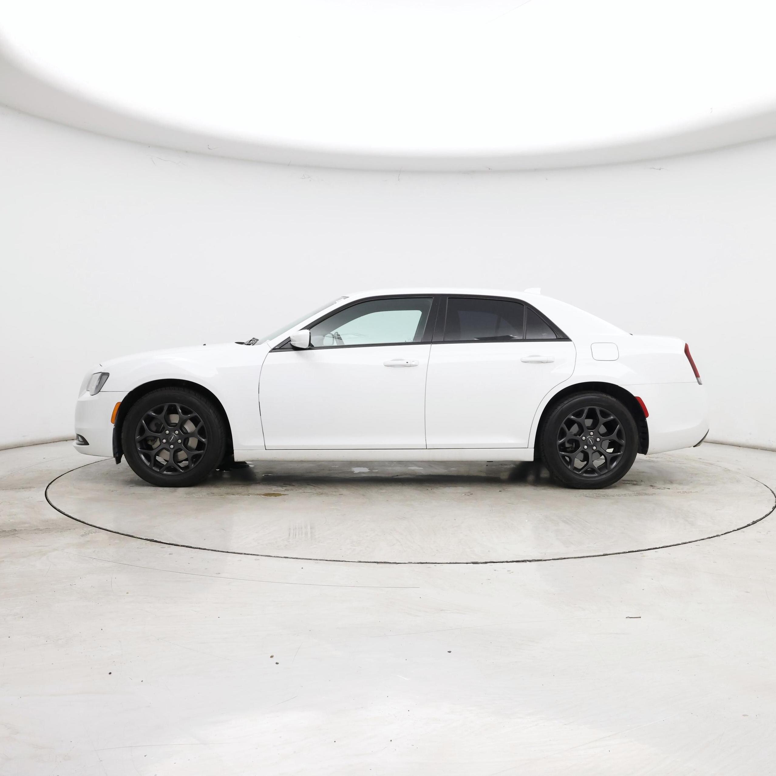 Thumbnail: 2019 Chrysler 300 - 3