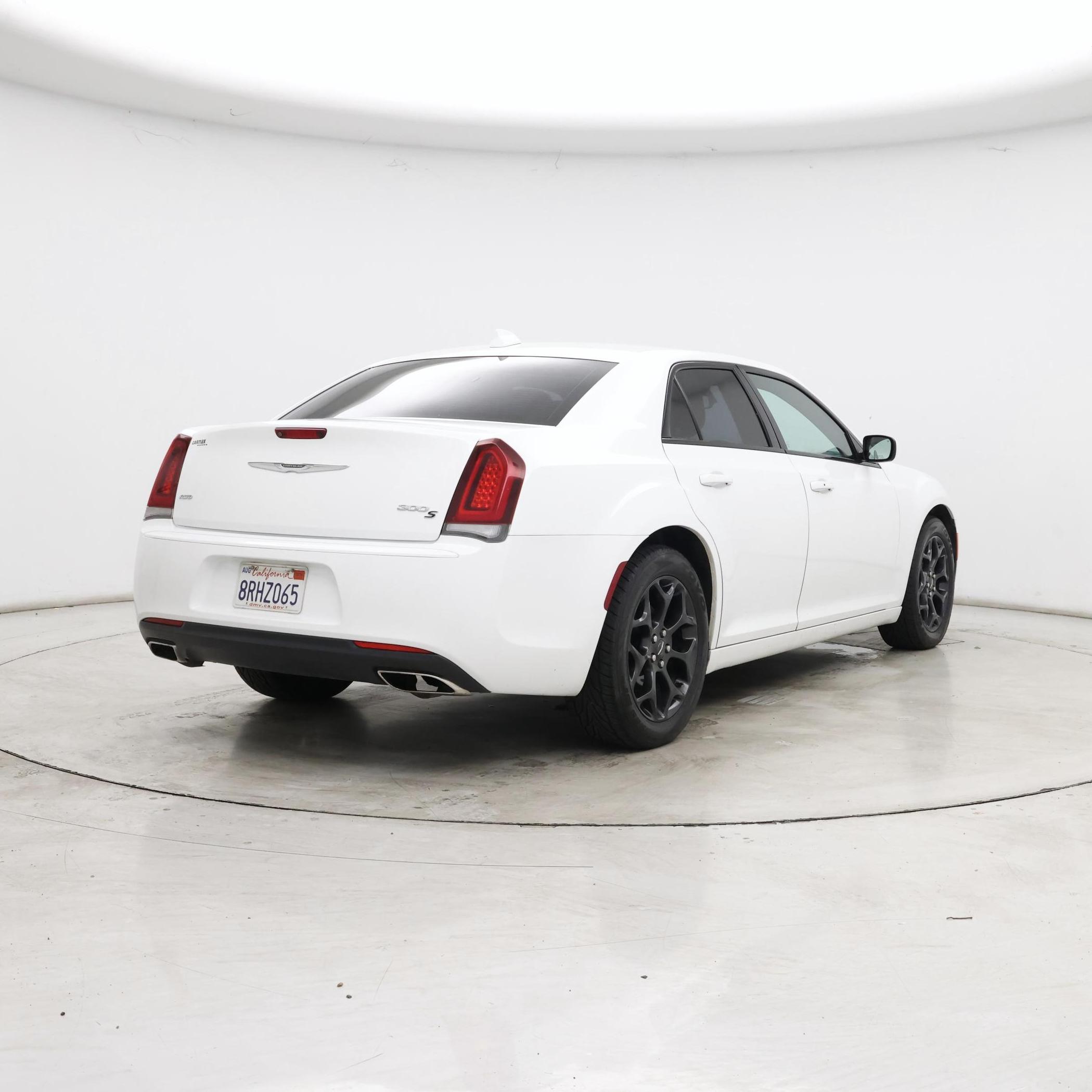 Thumbnail: 2019 Chrysler 300 - 8