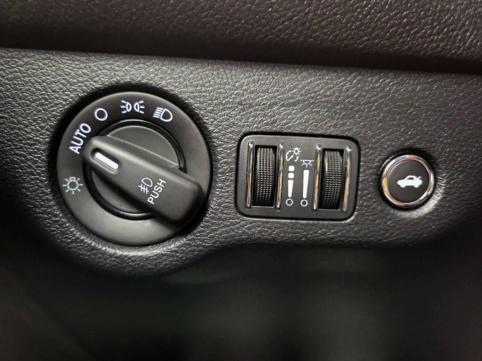 Thumbnail: 2016 Dodge Challenger - 13