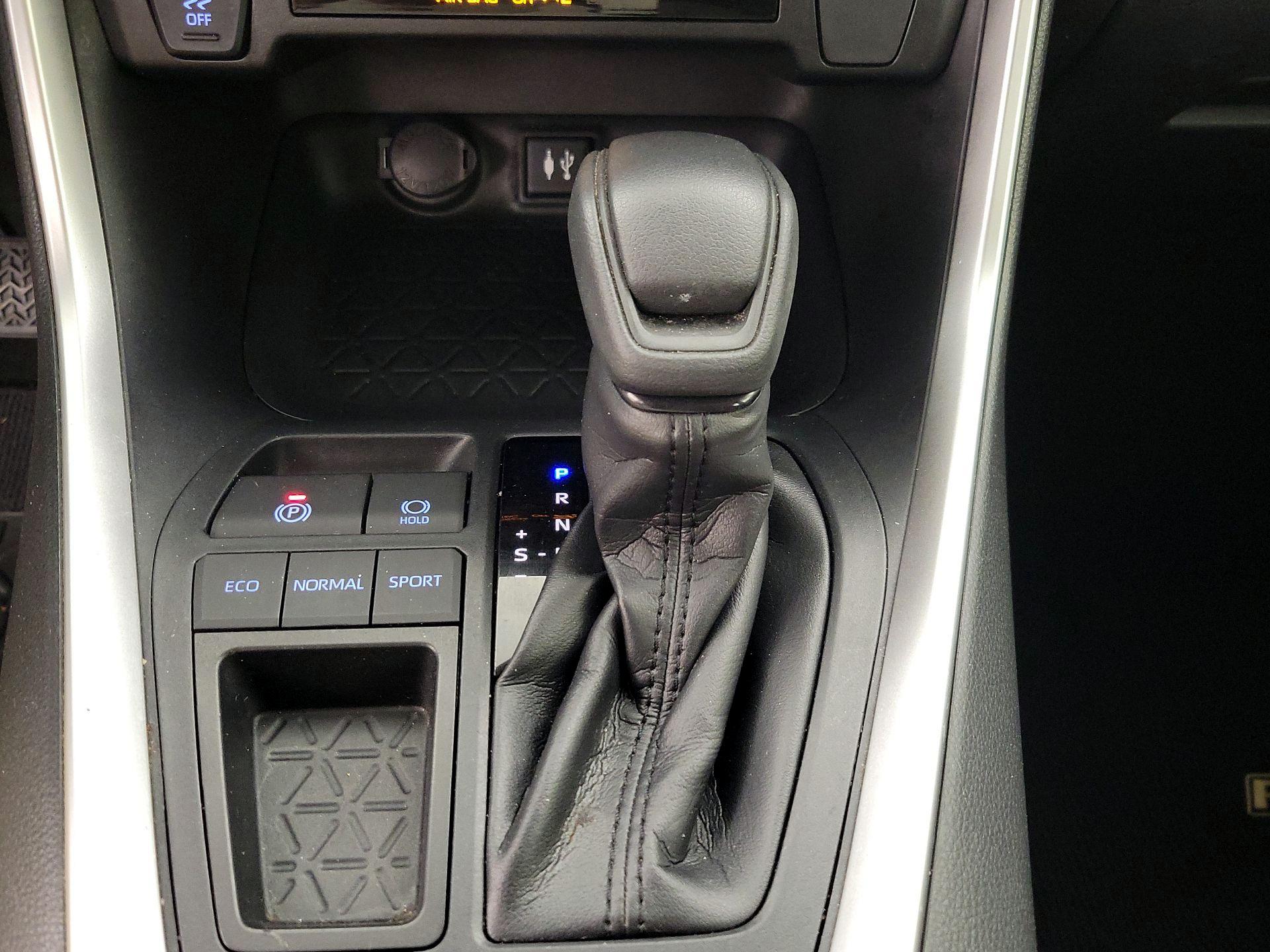 Thumbnail: 2019 Toyota RAV4 - 17