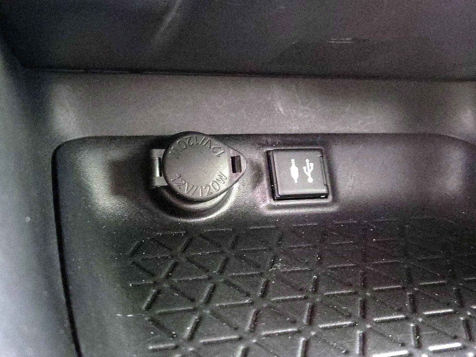 Thumbnail: 2019 Toyota RAV4 - 18