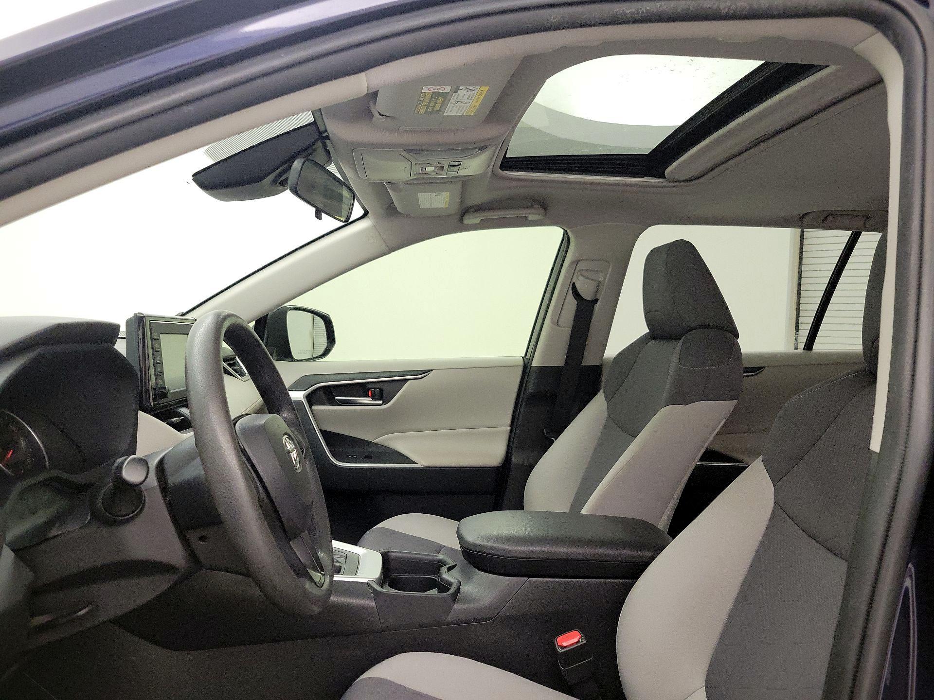 Thumbnail: 2019 Toyota RAV4 - 19