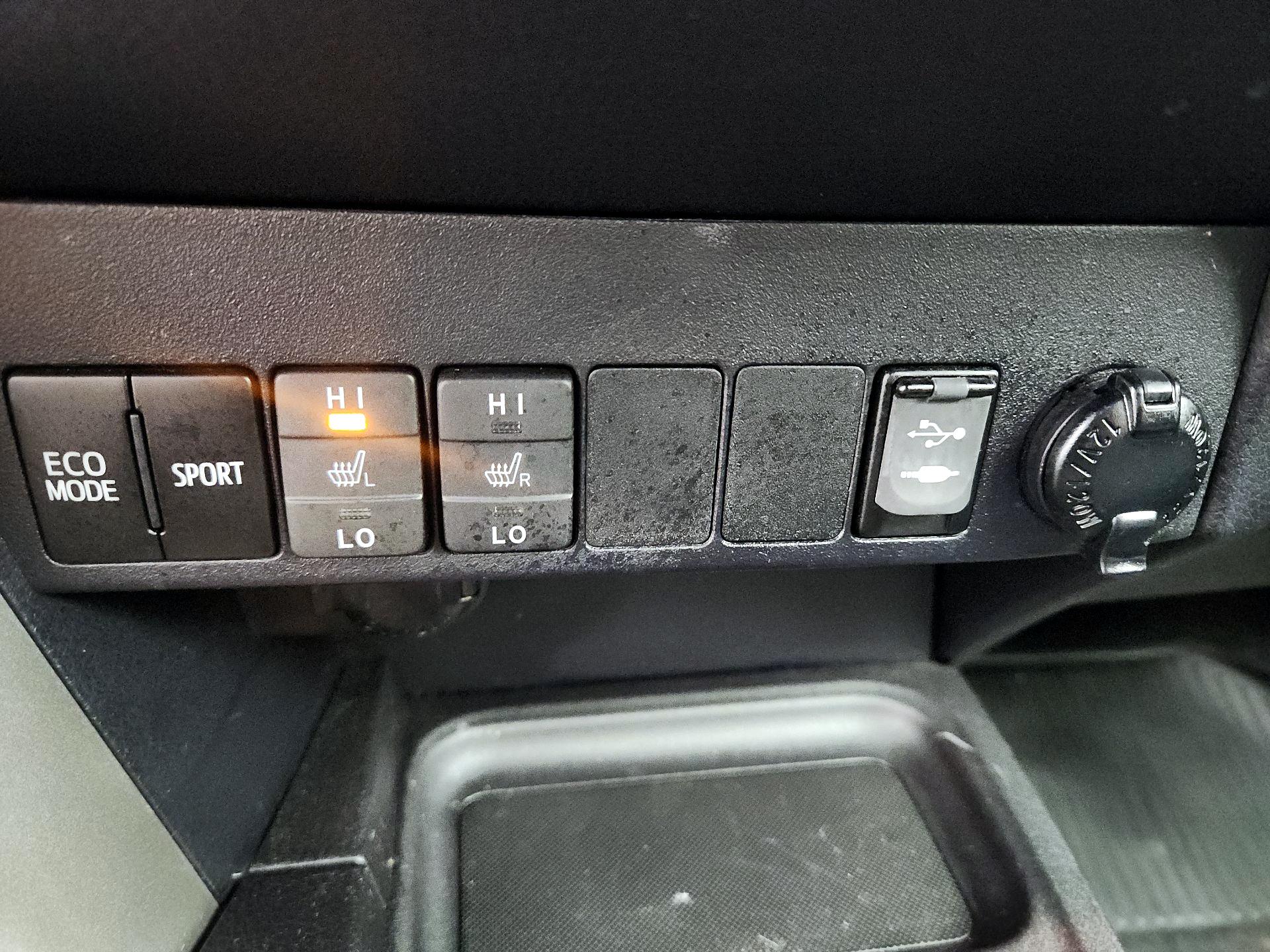 Thumbnail: 2017 Toyota RAV4 - 18