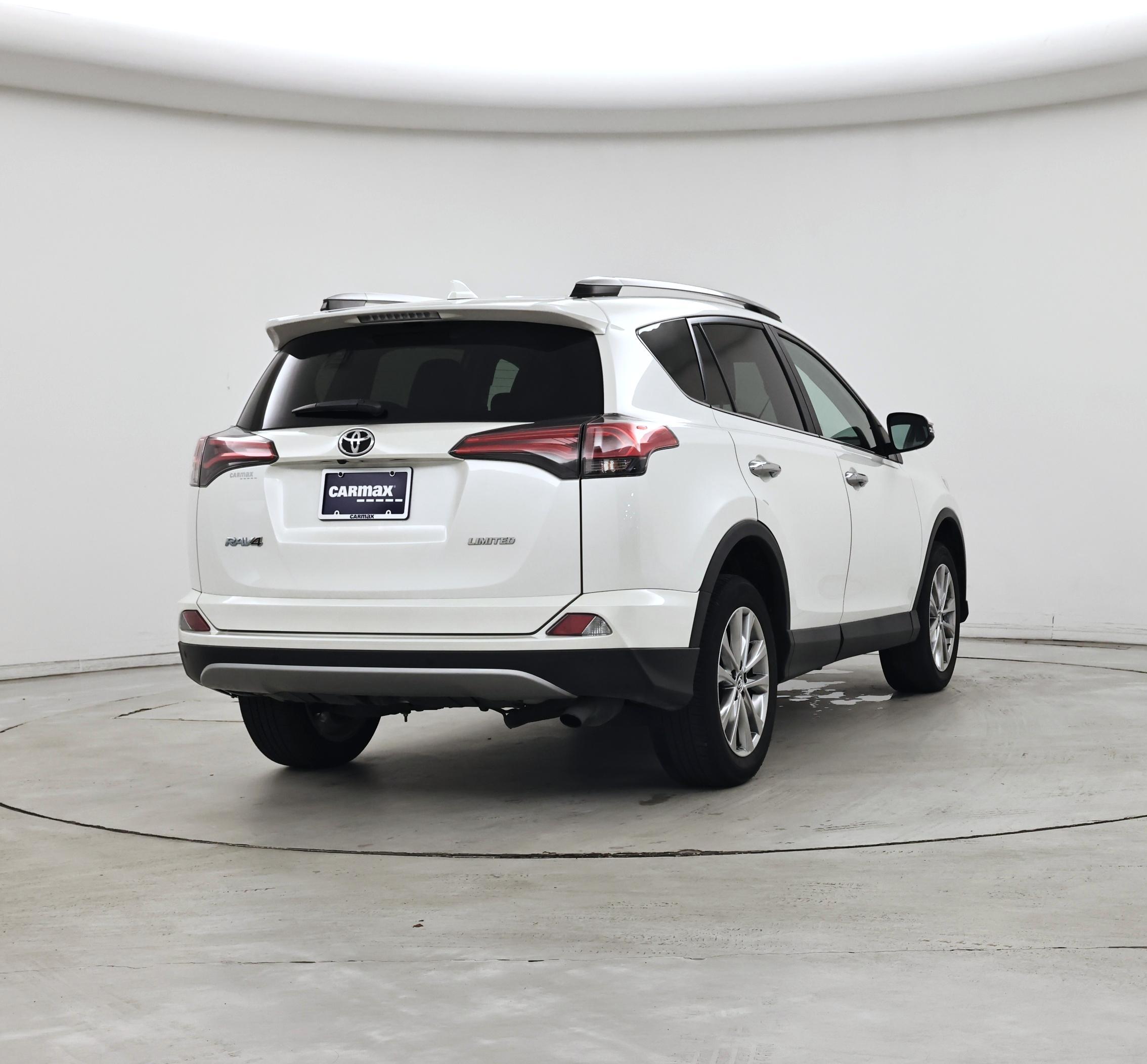 Thumbnail: 2017 Toyota RAV4 - 8