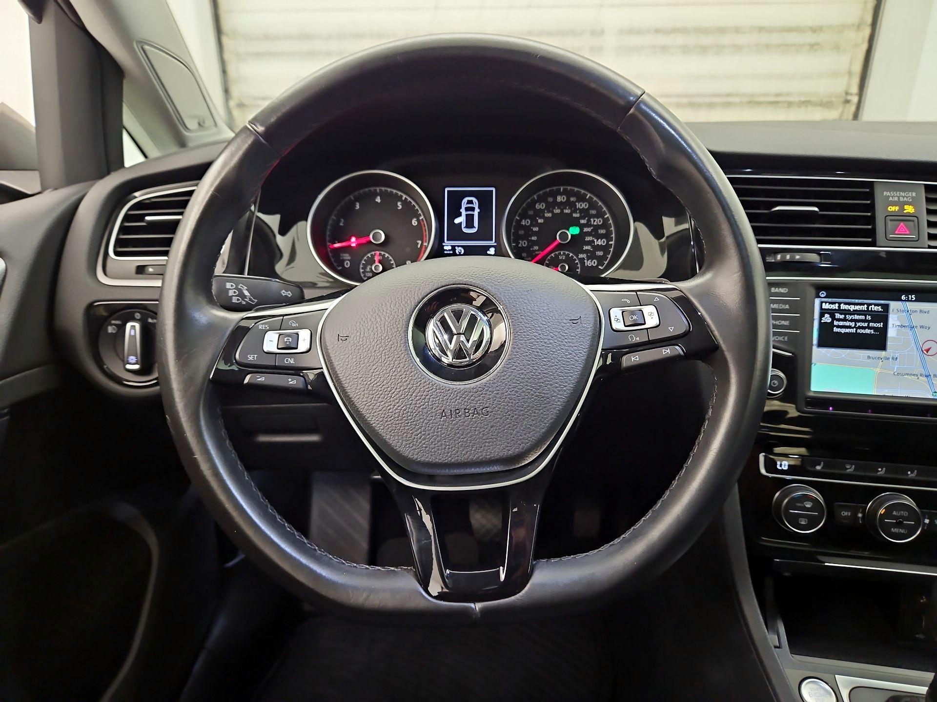 Thumbnail: 2017 Volkswagen Golf - 10