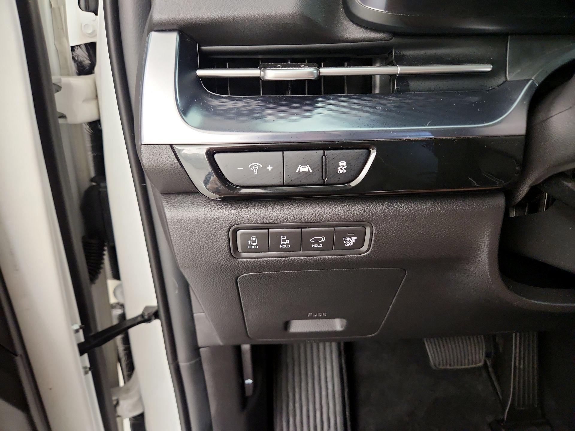 Thumbnail: 2023 Kia Carnival - 13