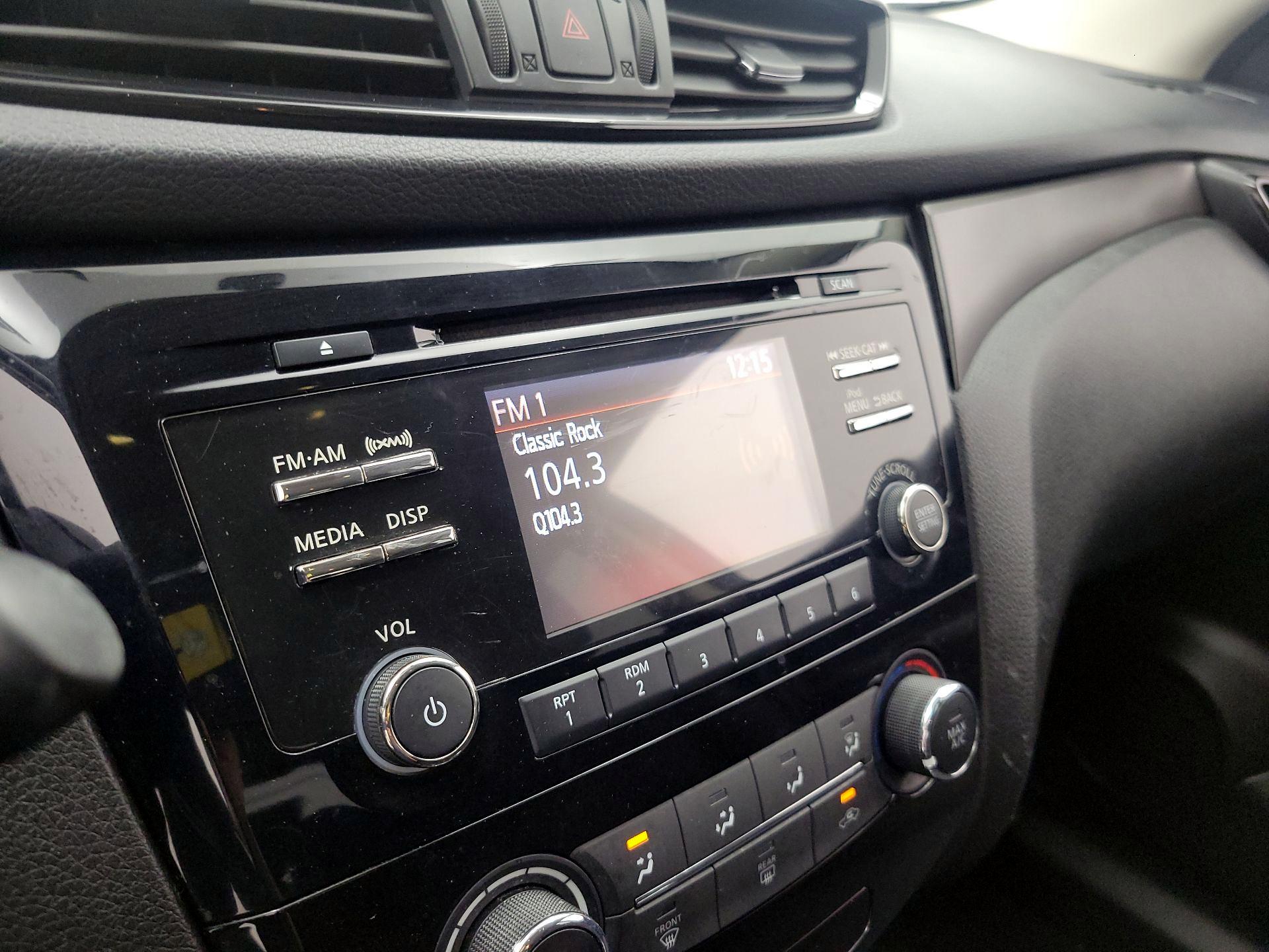 Thumbnail: 2018 Nissan Rogue Sport - 15