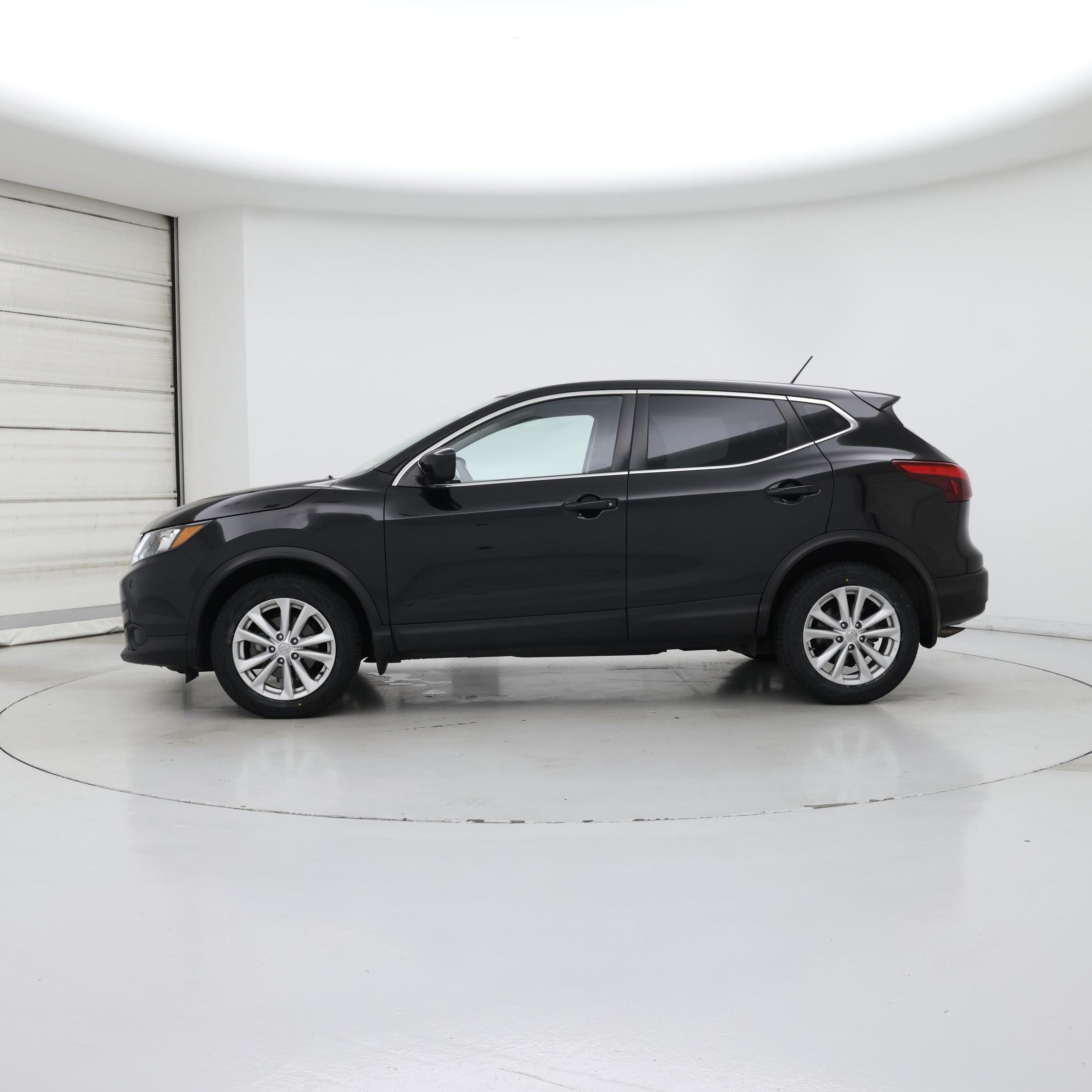 Thumbnail: 2018 Nissan Rogue Sport - 3