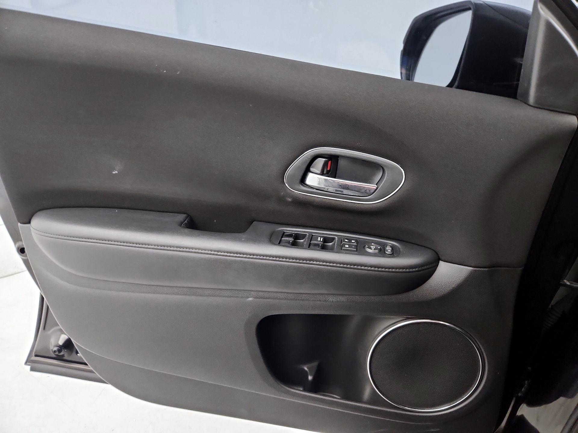 Thumbnail: 2016 Honda HR-V - 12