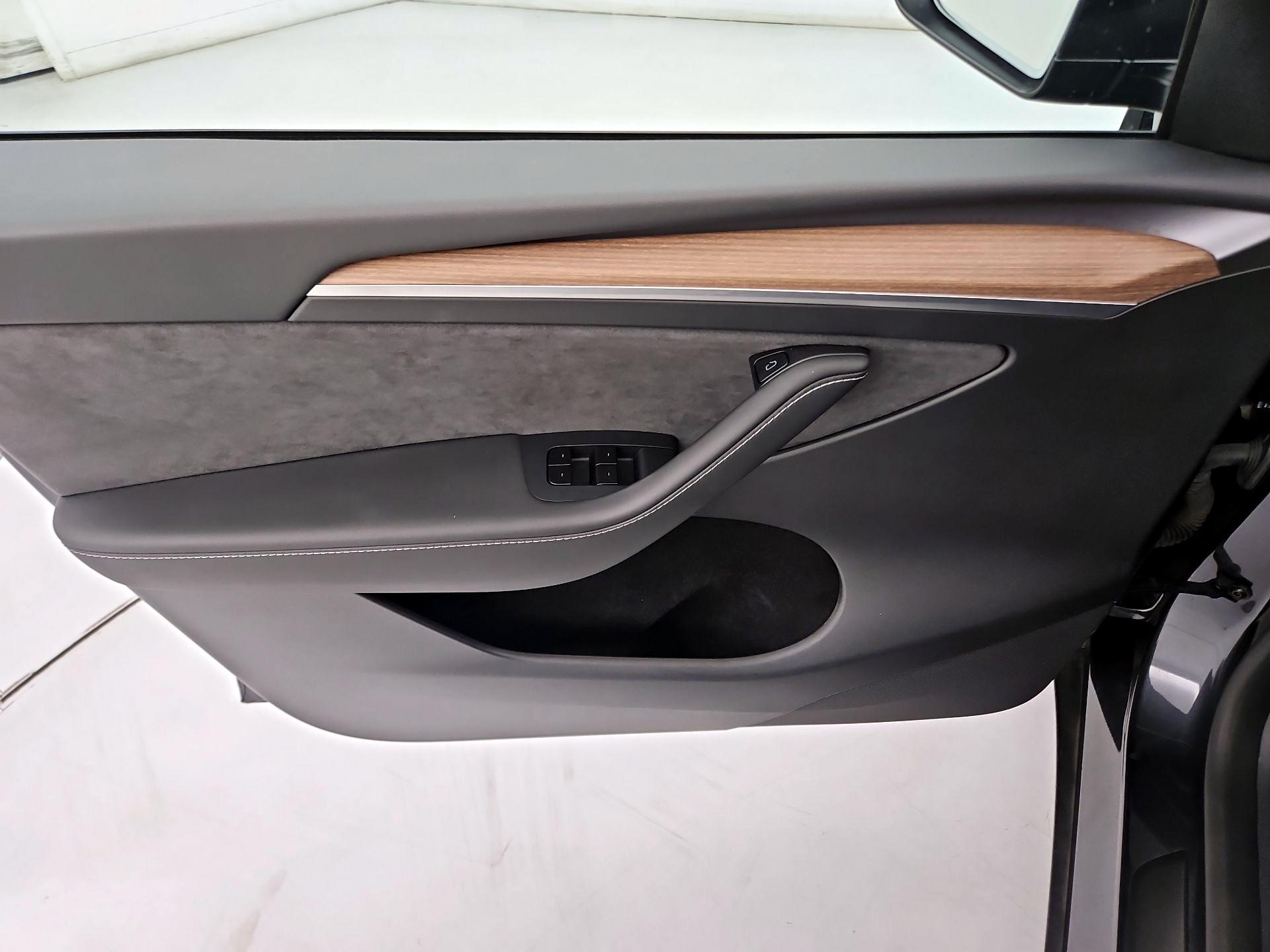 Thumbnail: 2025 Tesla Model Y - 12